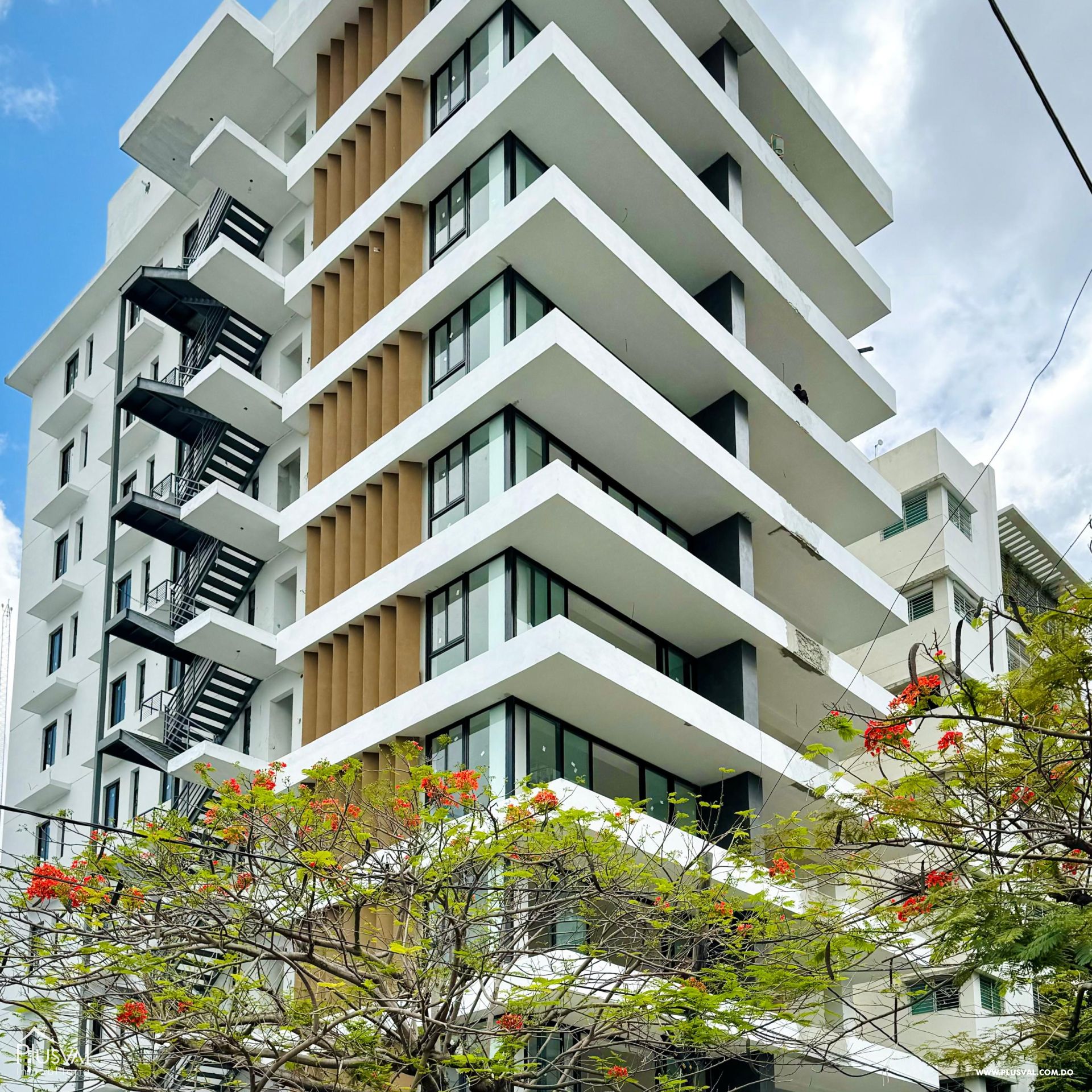Venta de apartamento de 3 habitaciones y 3 parqueos en el sector de Naco 421526
