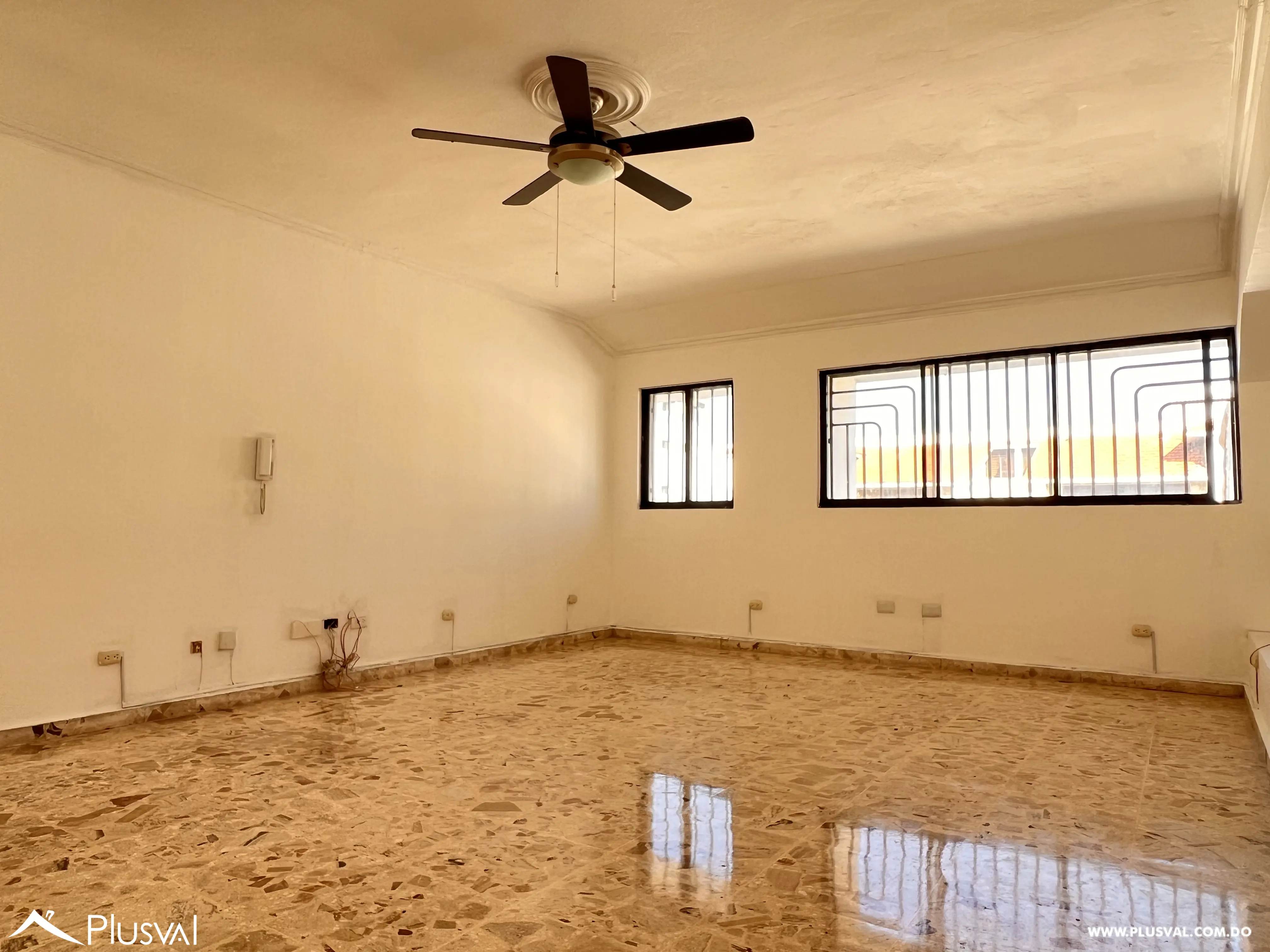 Apartamento muy amplio en Paraíso en Alquiler frente a Agora Mall 512007