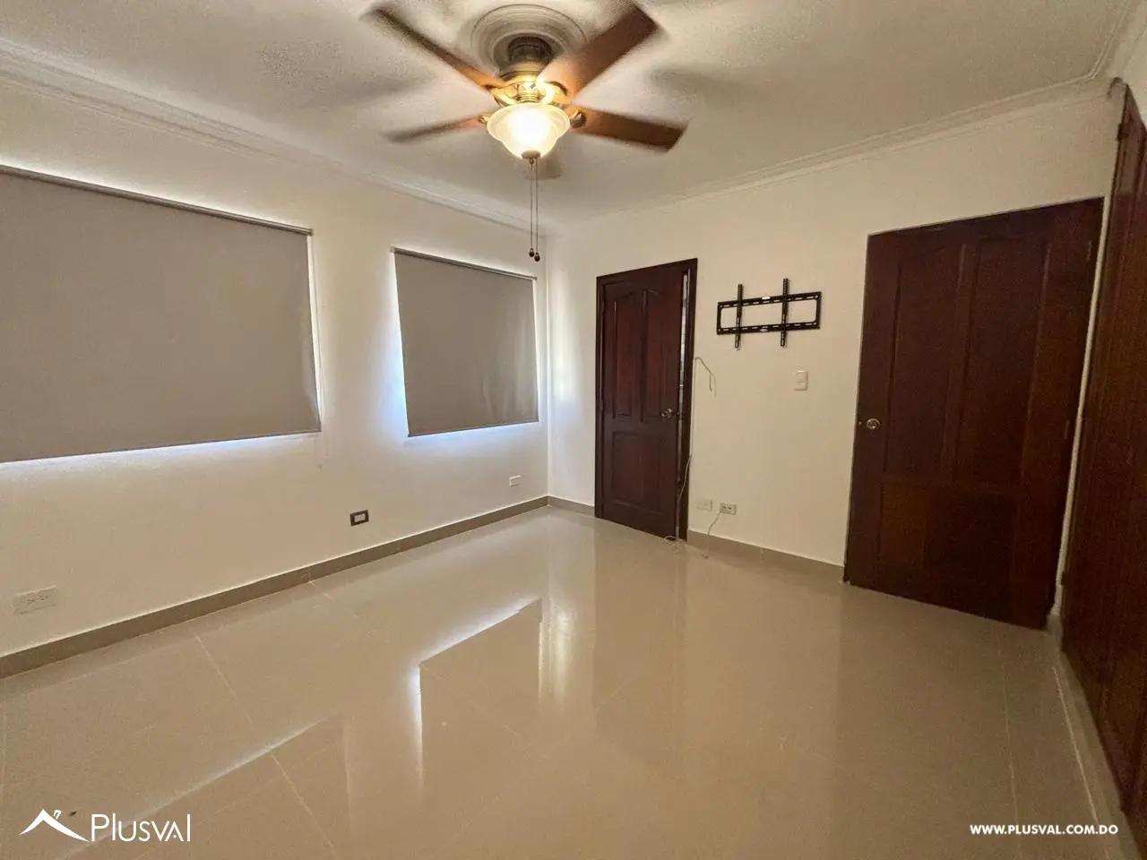 Amplio apartamento en alquiler, ubicado en Las Praderas. 526849