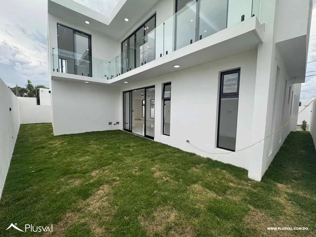 Proyecto de Casas de Dos Niveles en Exclusiva Zona de Santiago 532408