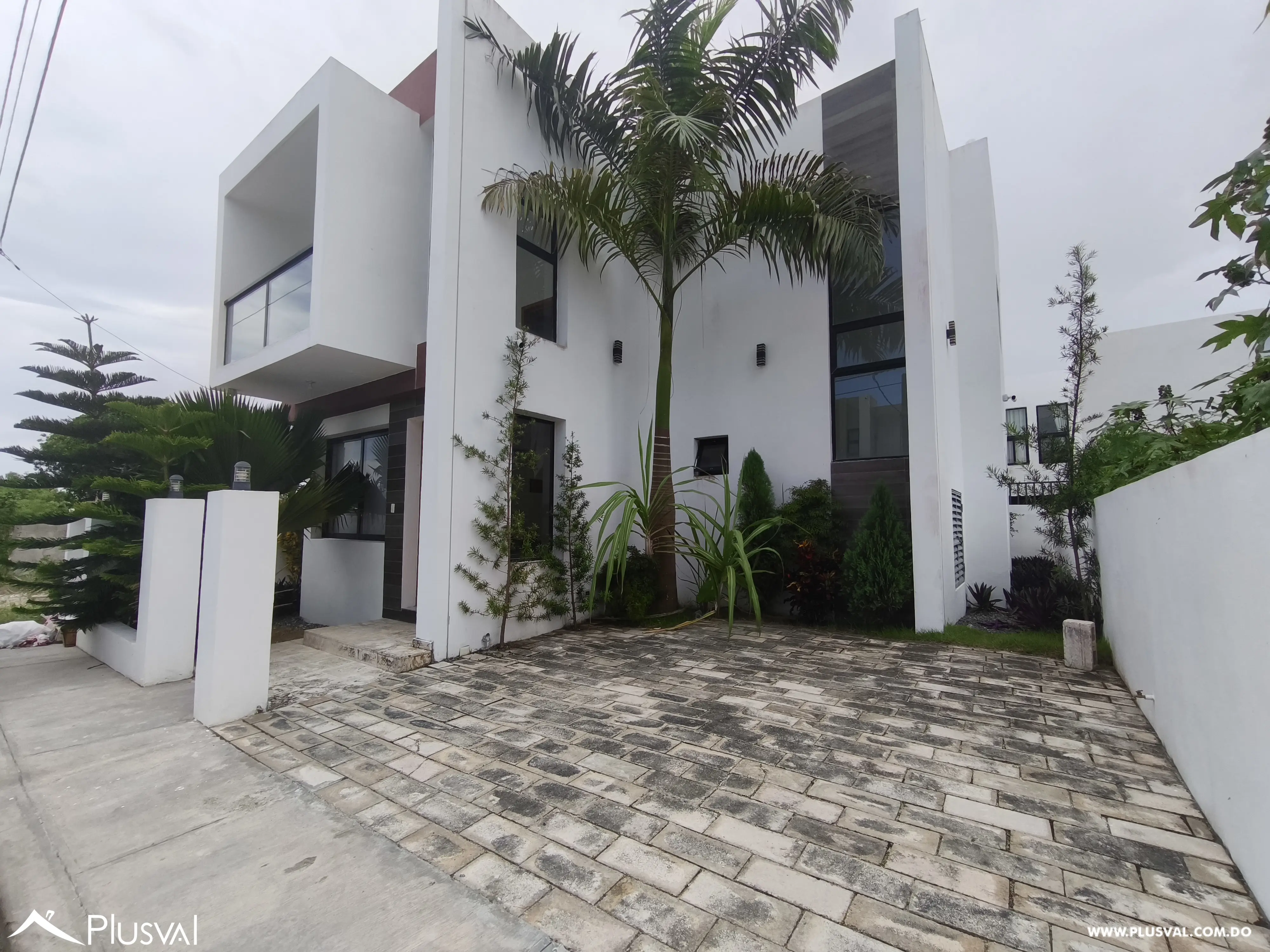 Villa en venta en Brisas de Punta Cana con piscina y 3 habitaciones 508855