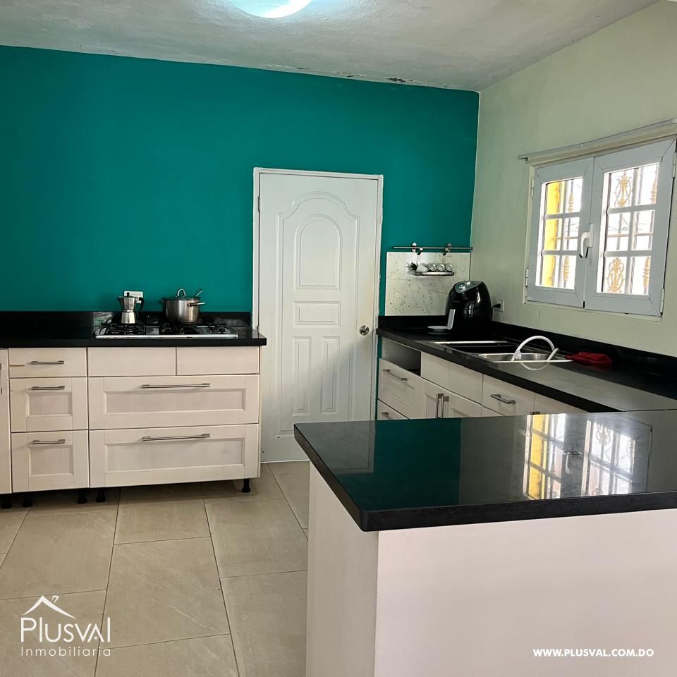Casa Clásica de 2 Niveles en Residencial Cerrado 428423