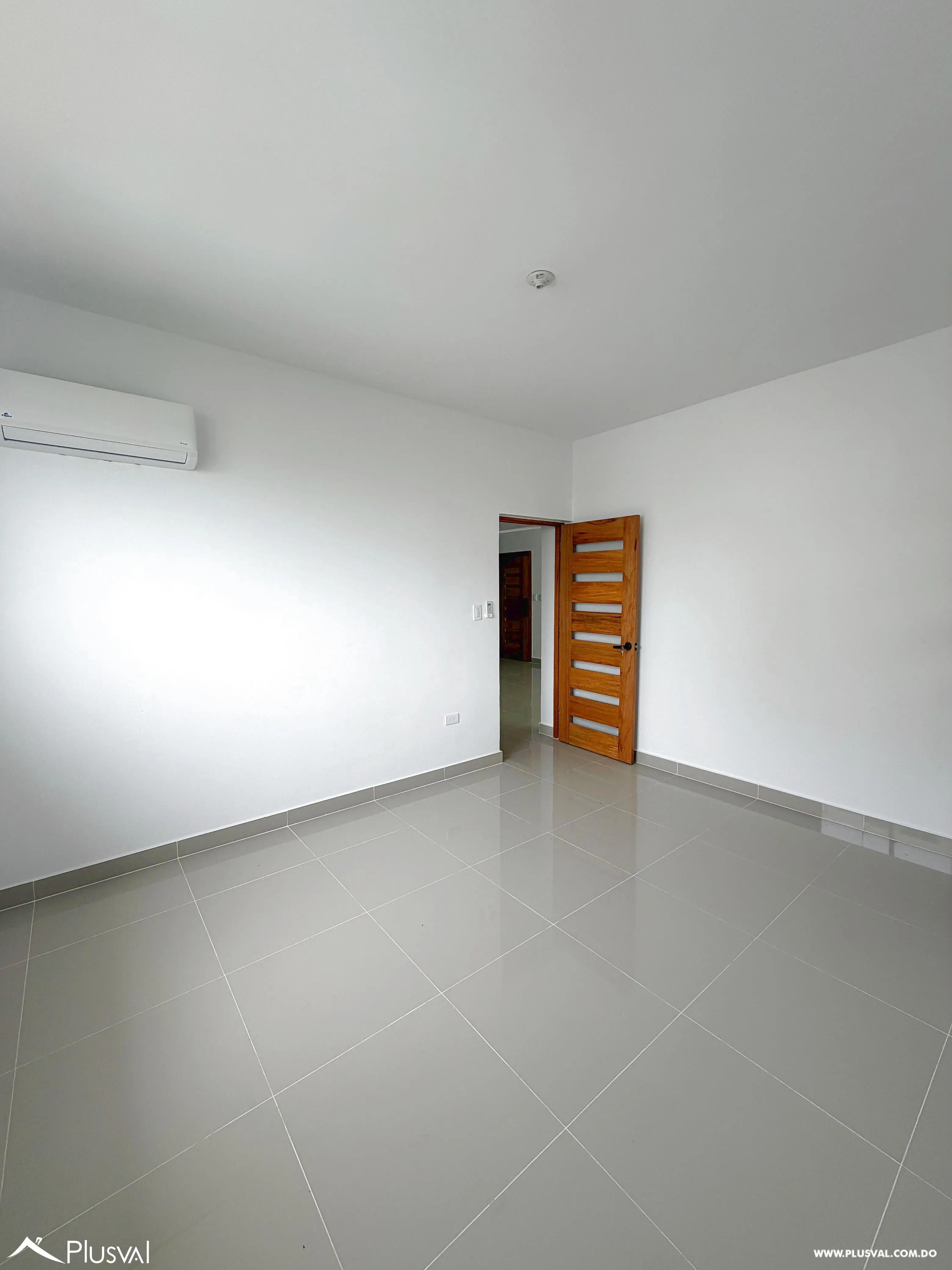 Apartamento en alquiler nuevo a estrenar de 2 habitaciones y 2 parqueos 512234