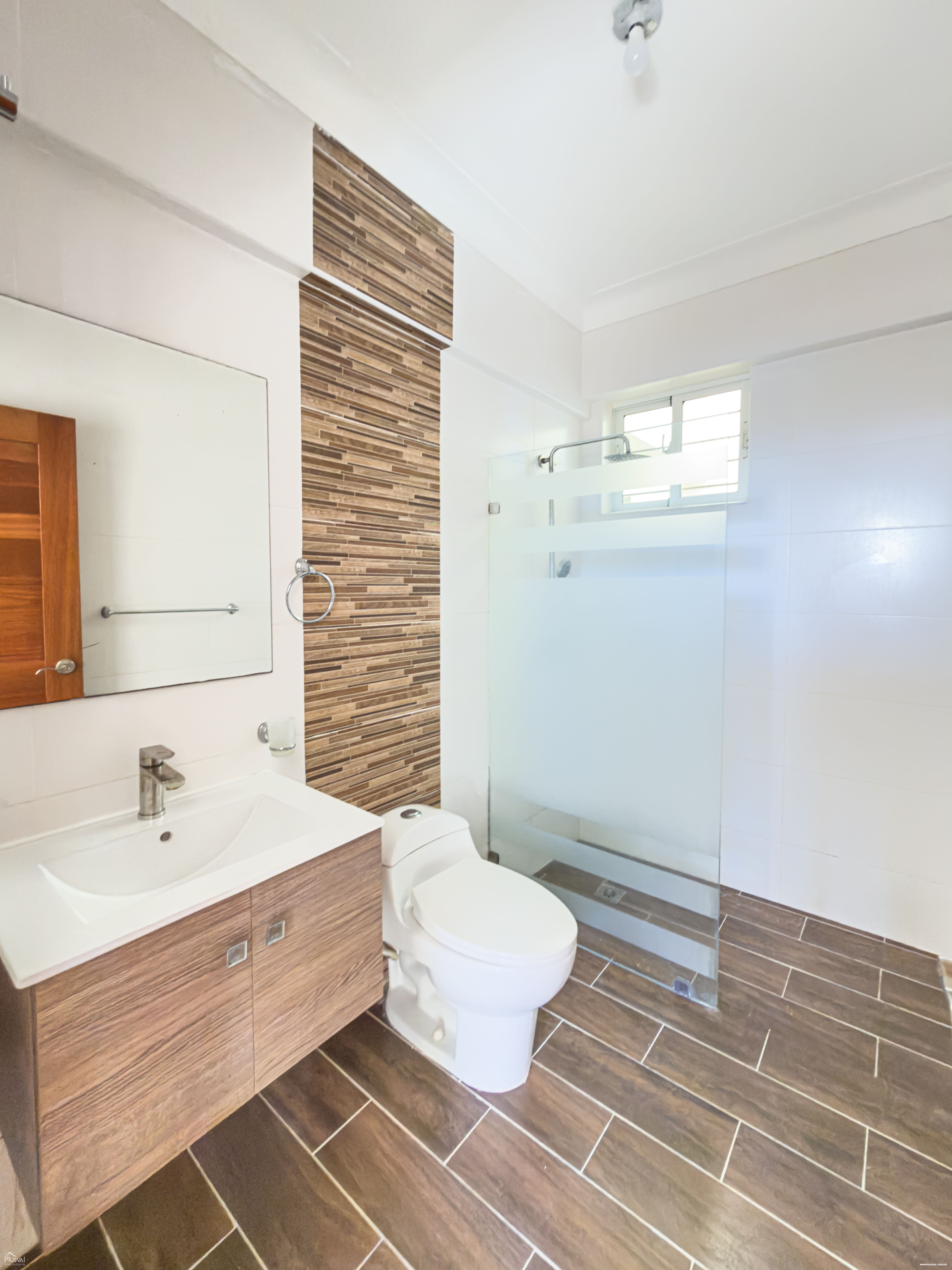 Apartamento en Alquiler 6to nivel en Los Restauradores con 3 Habitaciones 476337