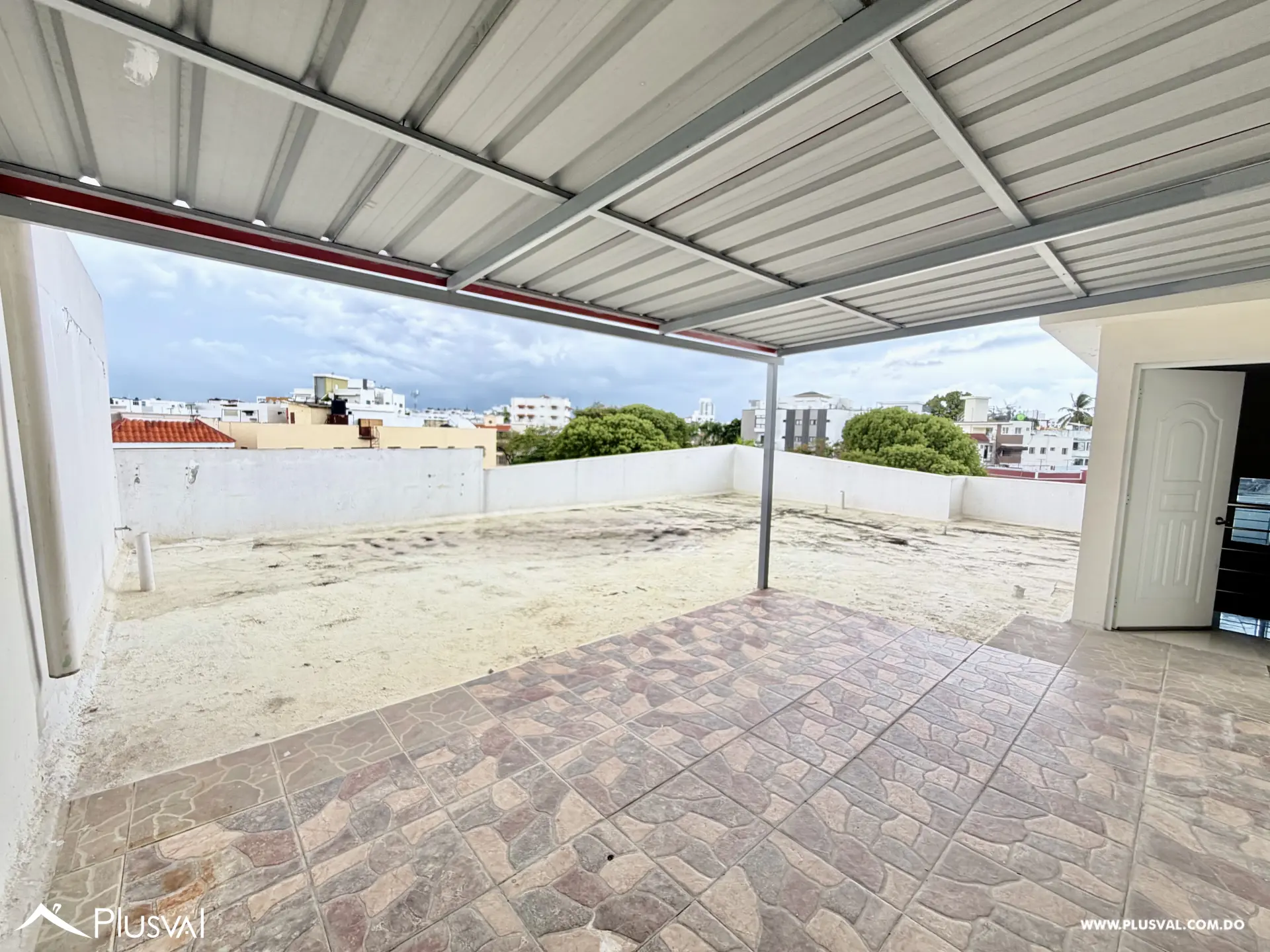 Se vende apartamento con terraza en los Restauradores, Distrito Nacional. 535804