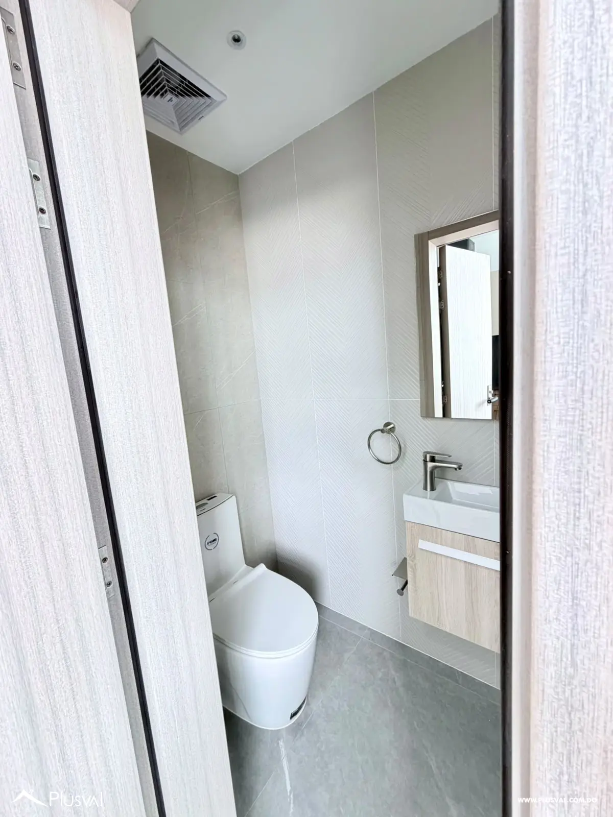 Apartamento con linea blanca en alquiler en Piantini 522229