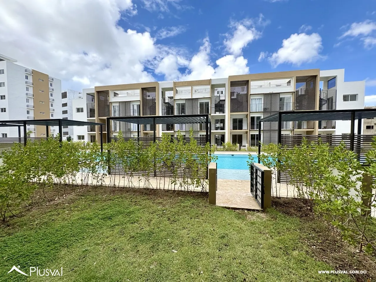 Apartamento en alquiler – Primer nivel con patio y acceso directo a la piscina | Canas del Este, Bávaro 462522