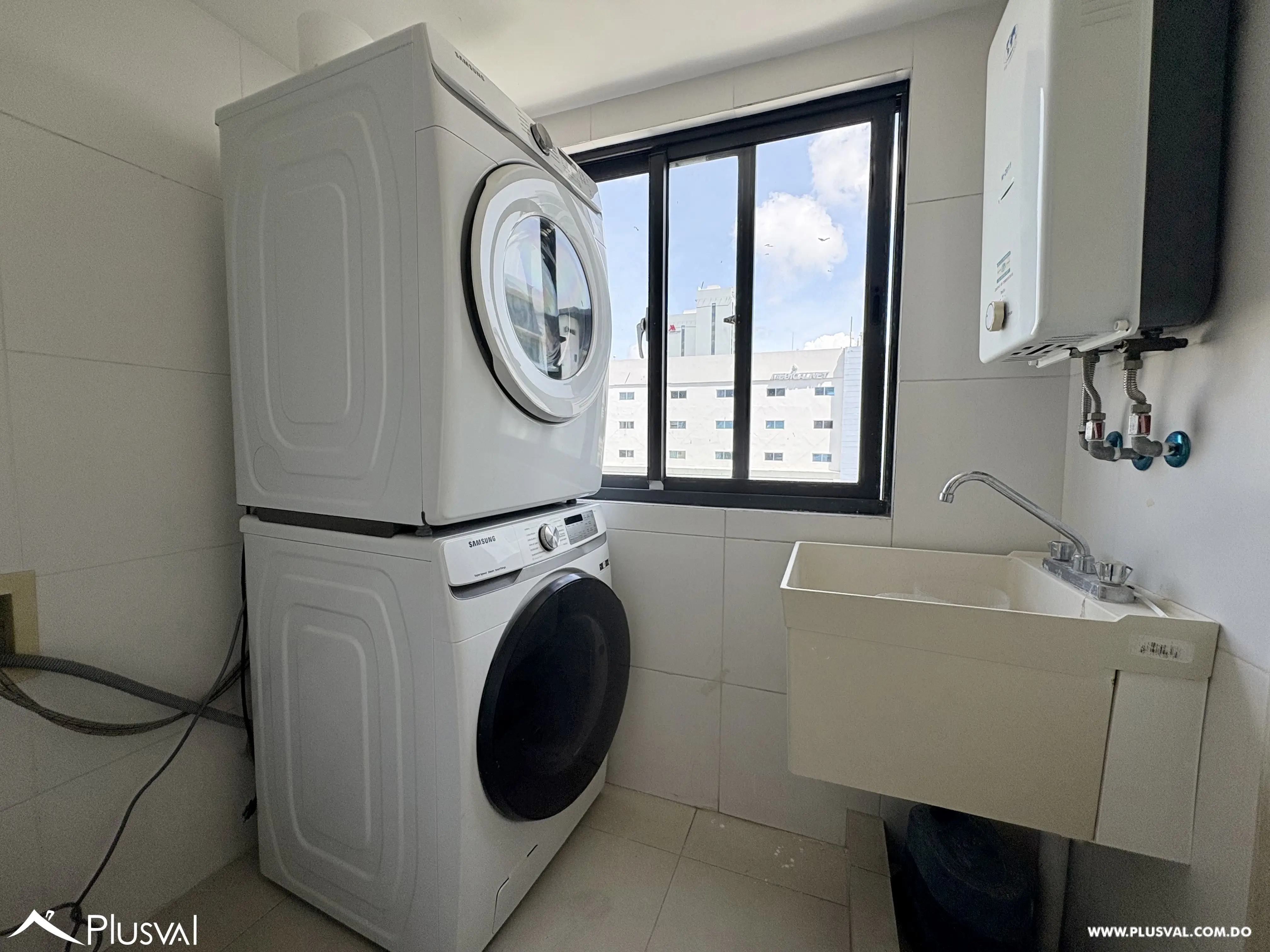 Apartamento en alquiler amueblado de 3 habitaciones y 3.5 baños en Piantini 467337