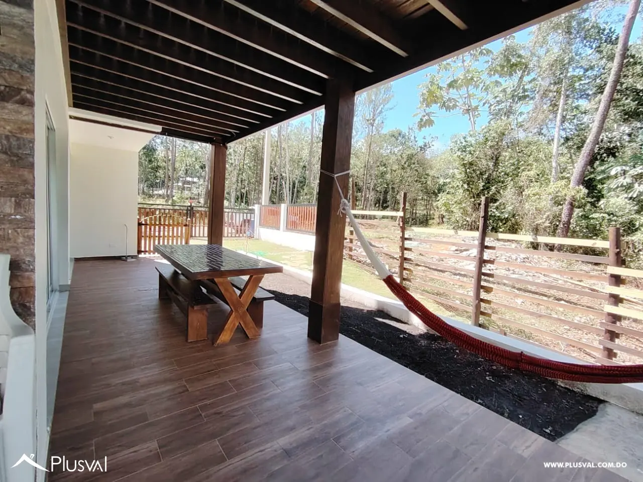 Villa en Jarabacoa, Moderna en Residencial Cerrado 463285