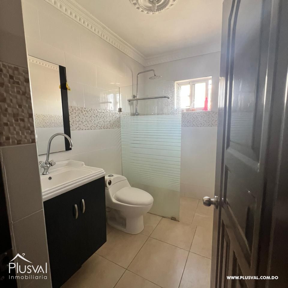 Casa en venta en Santo Domingo Este, mas una segunda casa con jacuzzi en el segundo piso. 381783