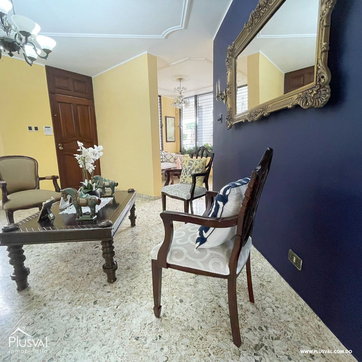Hermosa casa con amplio patio, ubicada en zona privilegiada de Santiago. 290667