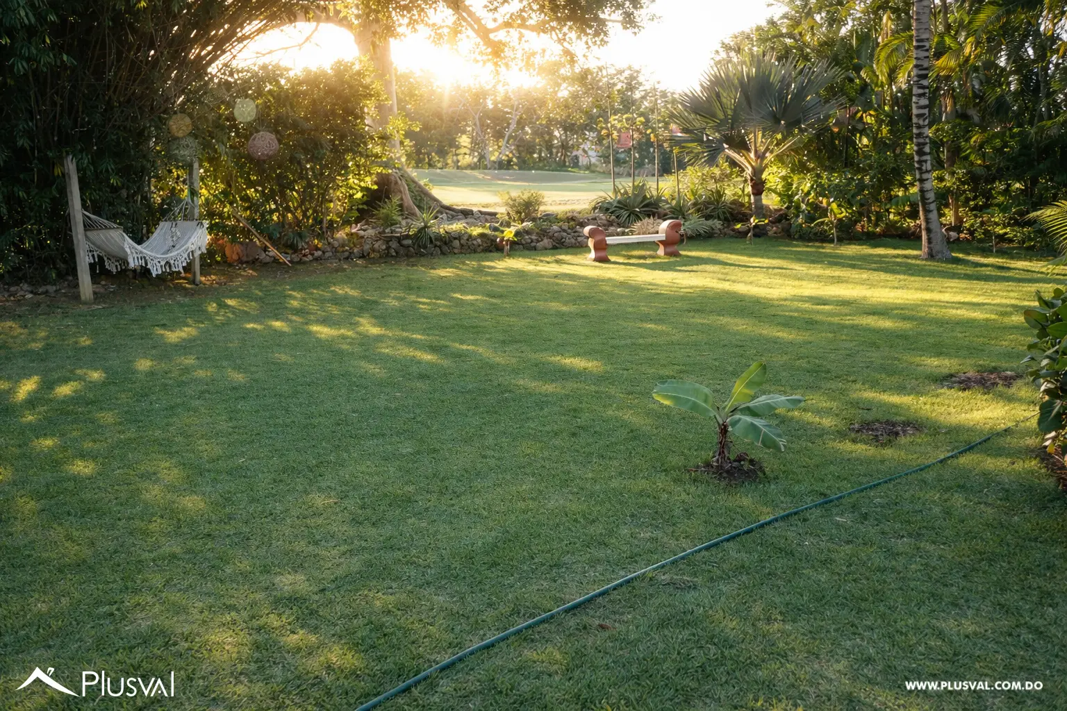 Villa en venta en metro Country Club con piscina privada y vista al campo de golf 490117