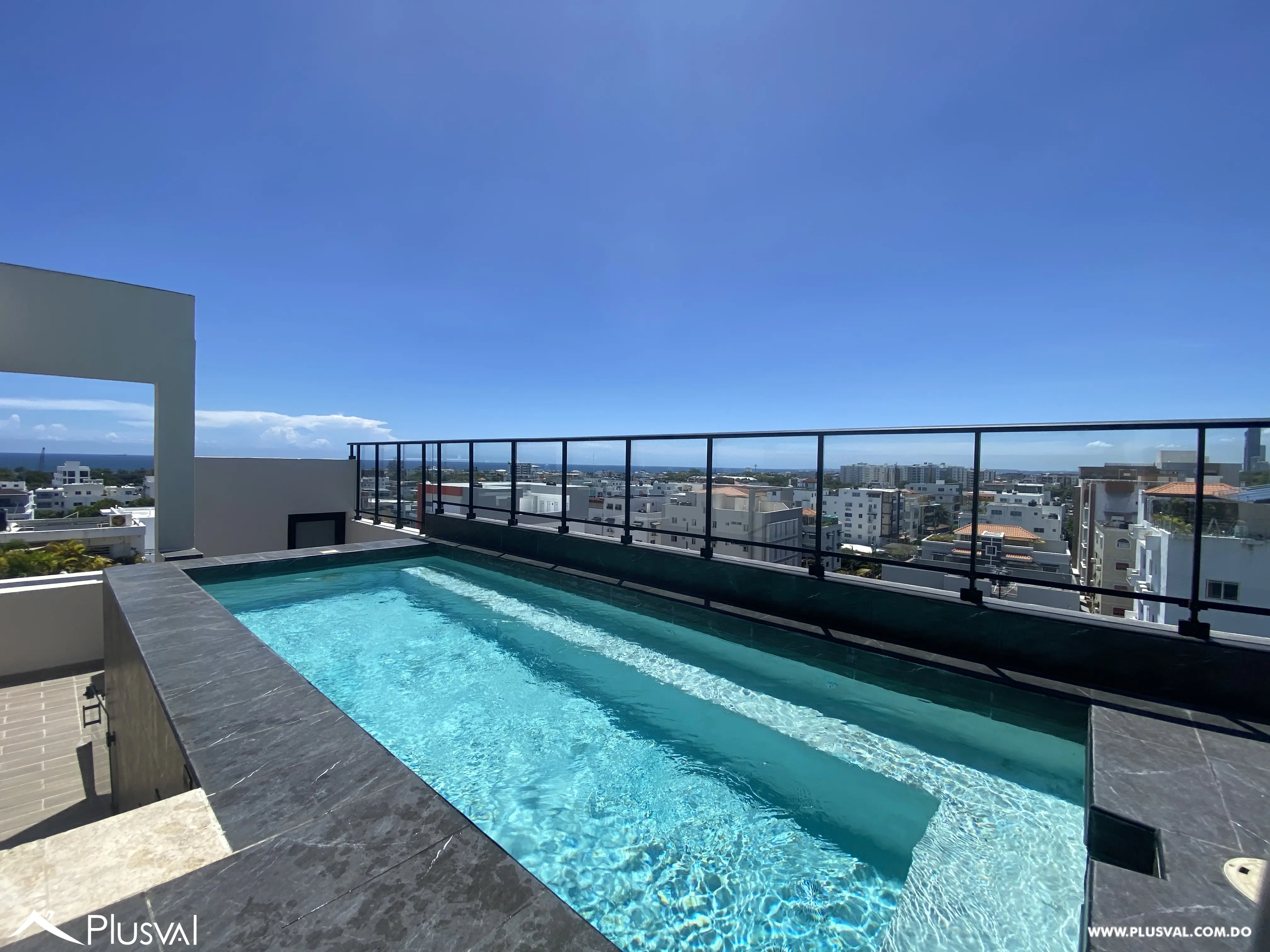 Penthouse de 3 niveles en venta en Jardines del Sur con terraza privada y vista al mar 460869
