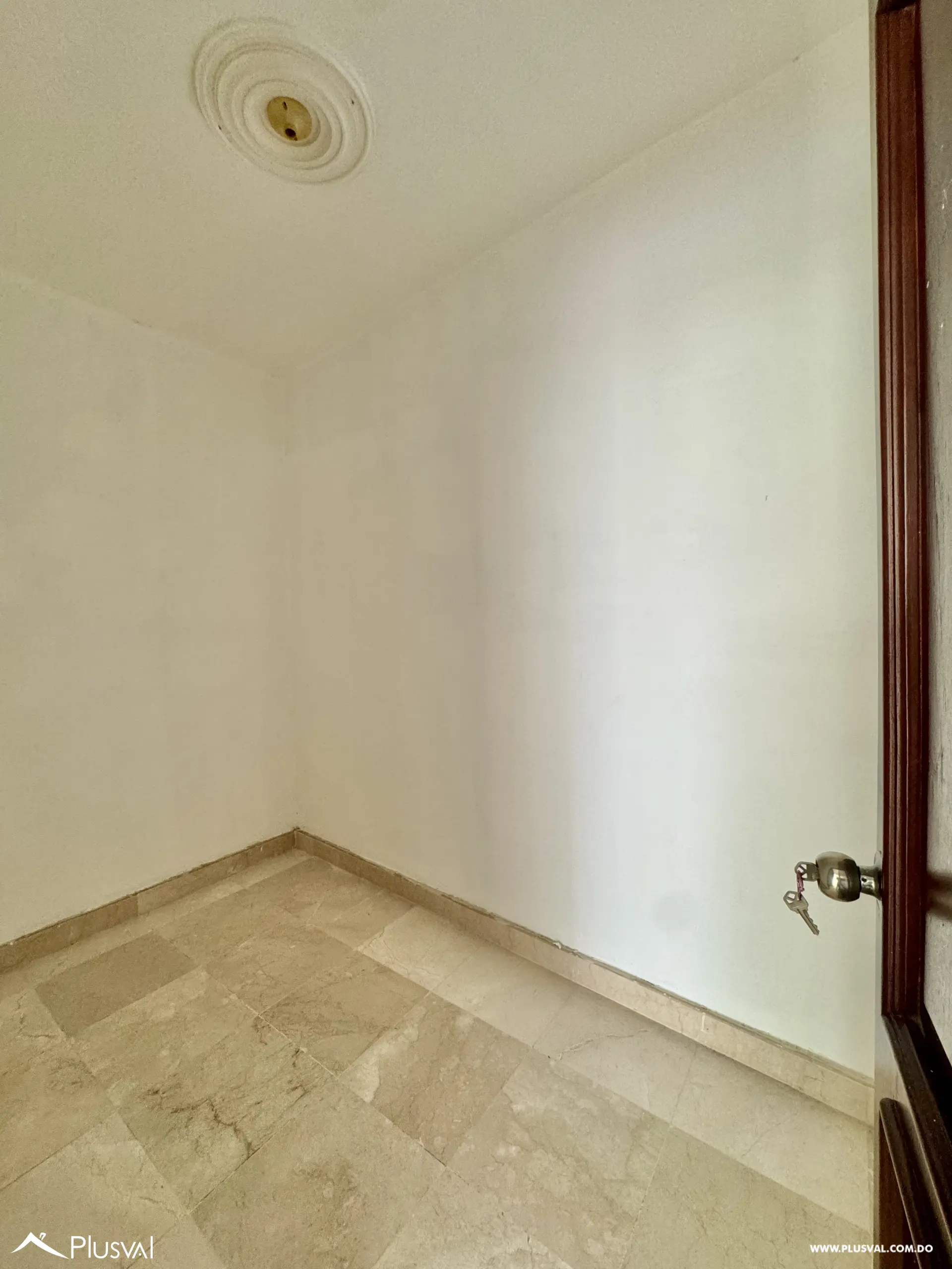 Vendo Amplio y Luminoso Apto en el Corazon de Evaristo Morales 520478