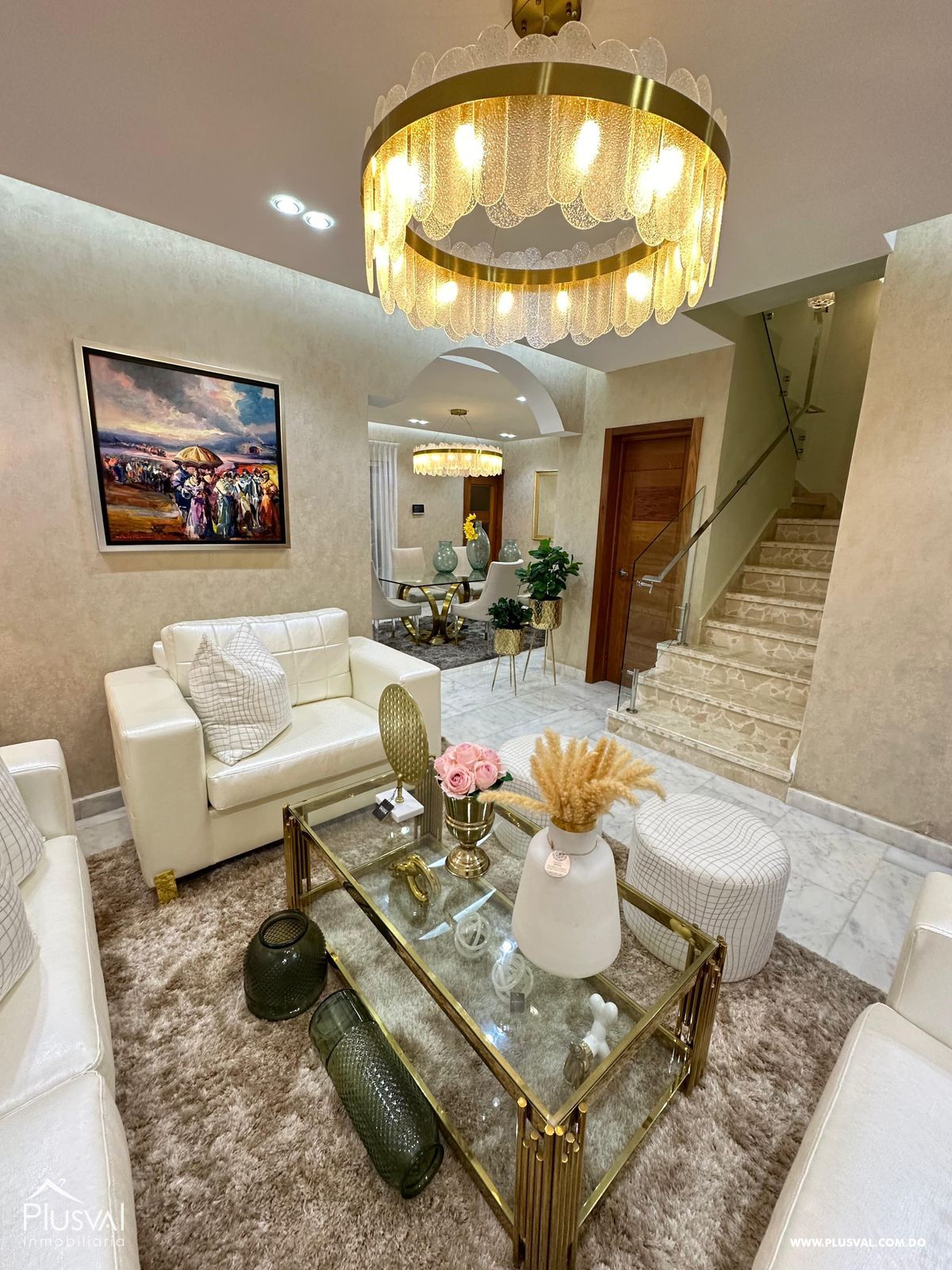Casa en venta en Santo Domingo Este, 3 niveles de lujo y confort 401367