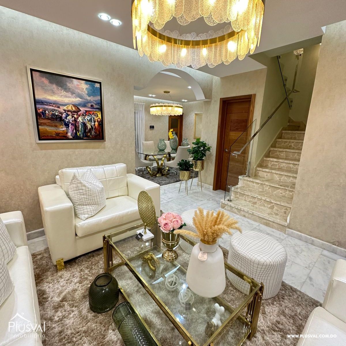 Casa en venta en Santo Domingo Este, 3 niveles de lujo y confort 401367