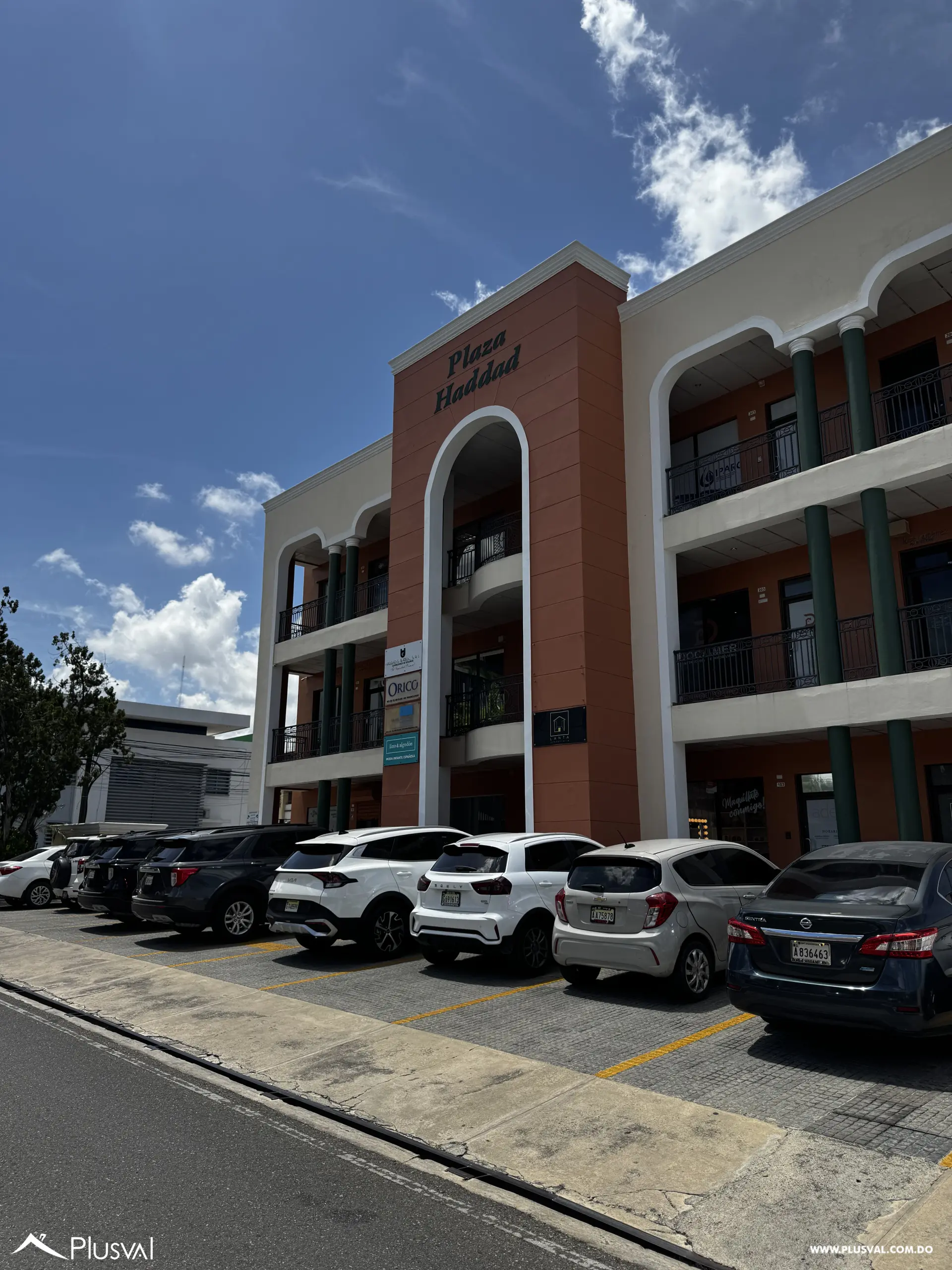 Local Comercial en Alquiler en Los Jardines Metropolitanos 526284