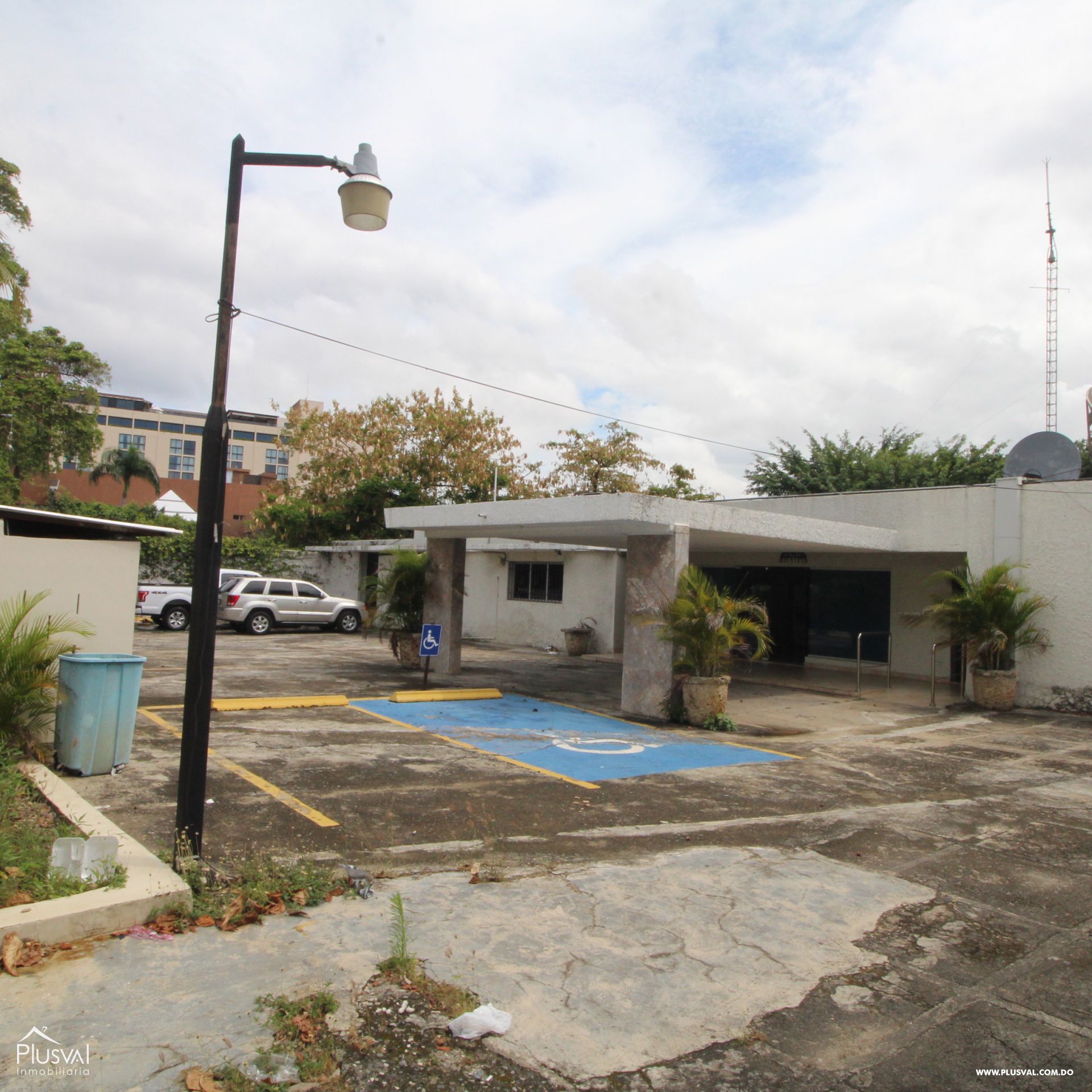 Amplio terreno en venta  ubicado en la Máximo Gómez . 209995