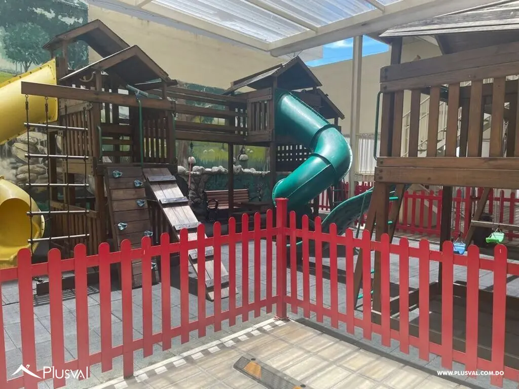 Se alquila amplio apartamento de 3 habitaciones y 2 parqueos. 469421