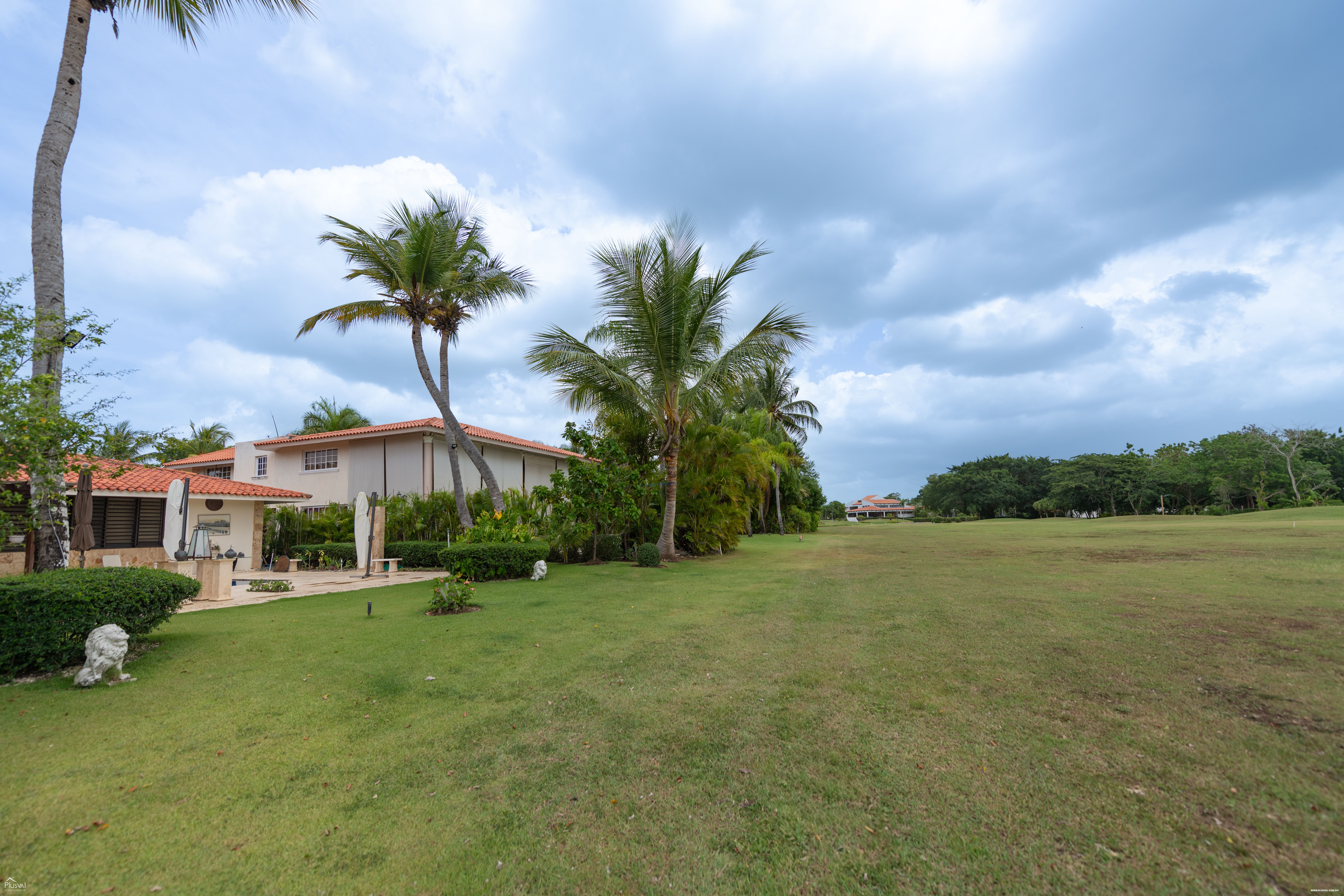 Villa en venta en metro Country Club con piscina privada y vista al campo de golf 456537