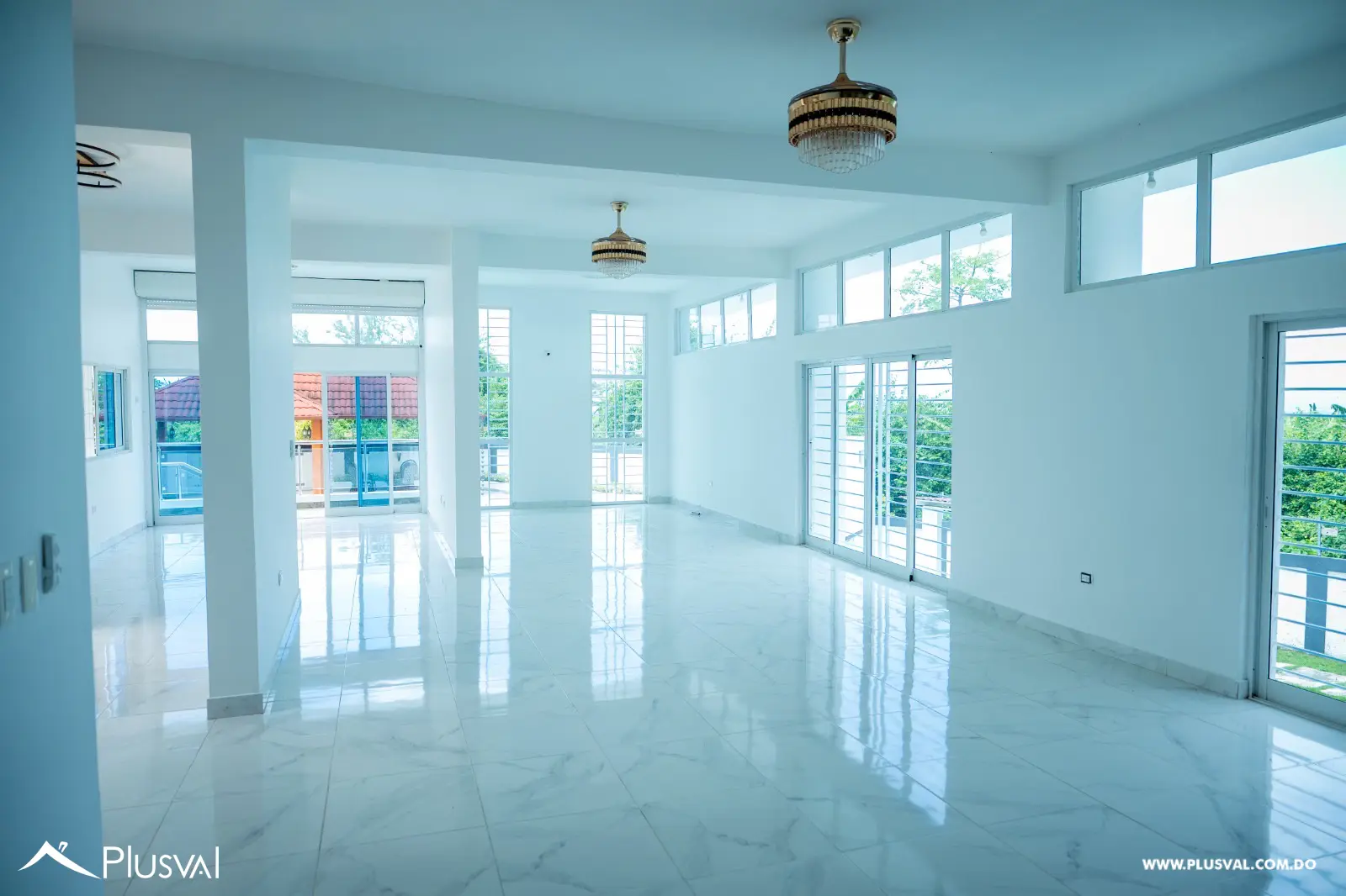 Villa de dos Niveles en Venta en Residencial Cerrado 520718