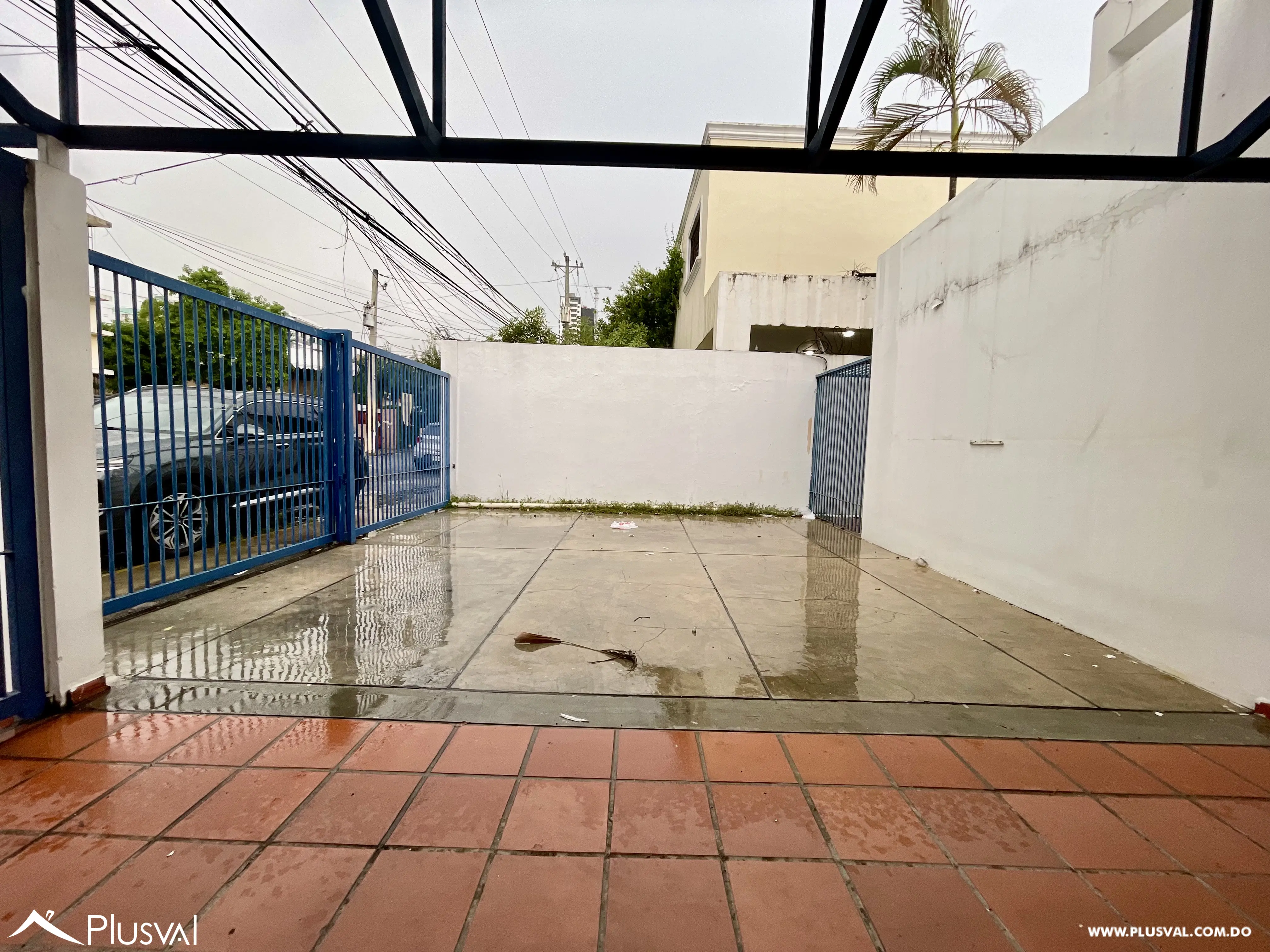 Amplio Local Comercial en el Ensanche Julieta 468557