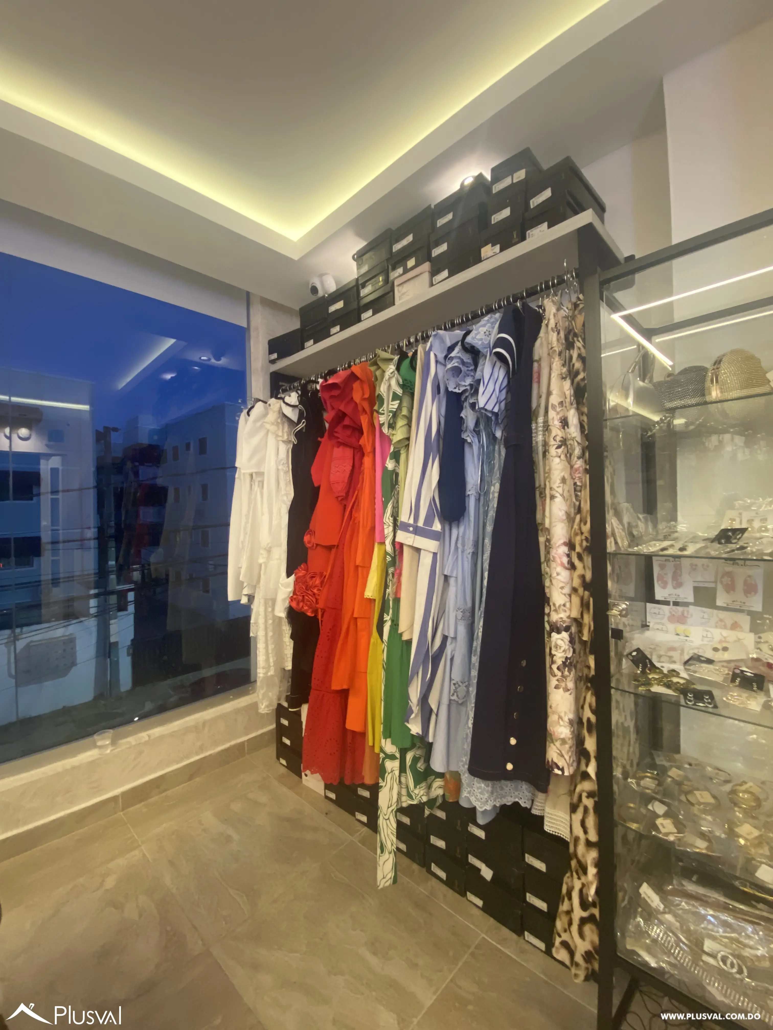 Vendo Traspaso de Excelente Tienda en Local de Plaza Comercial en el Millón 464761