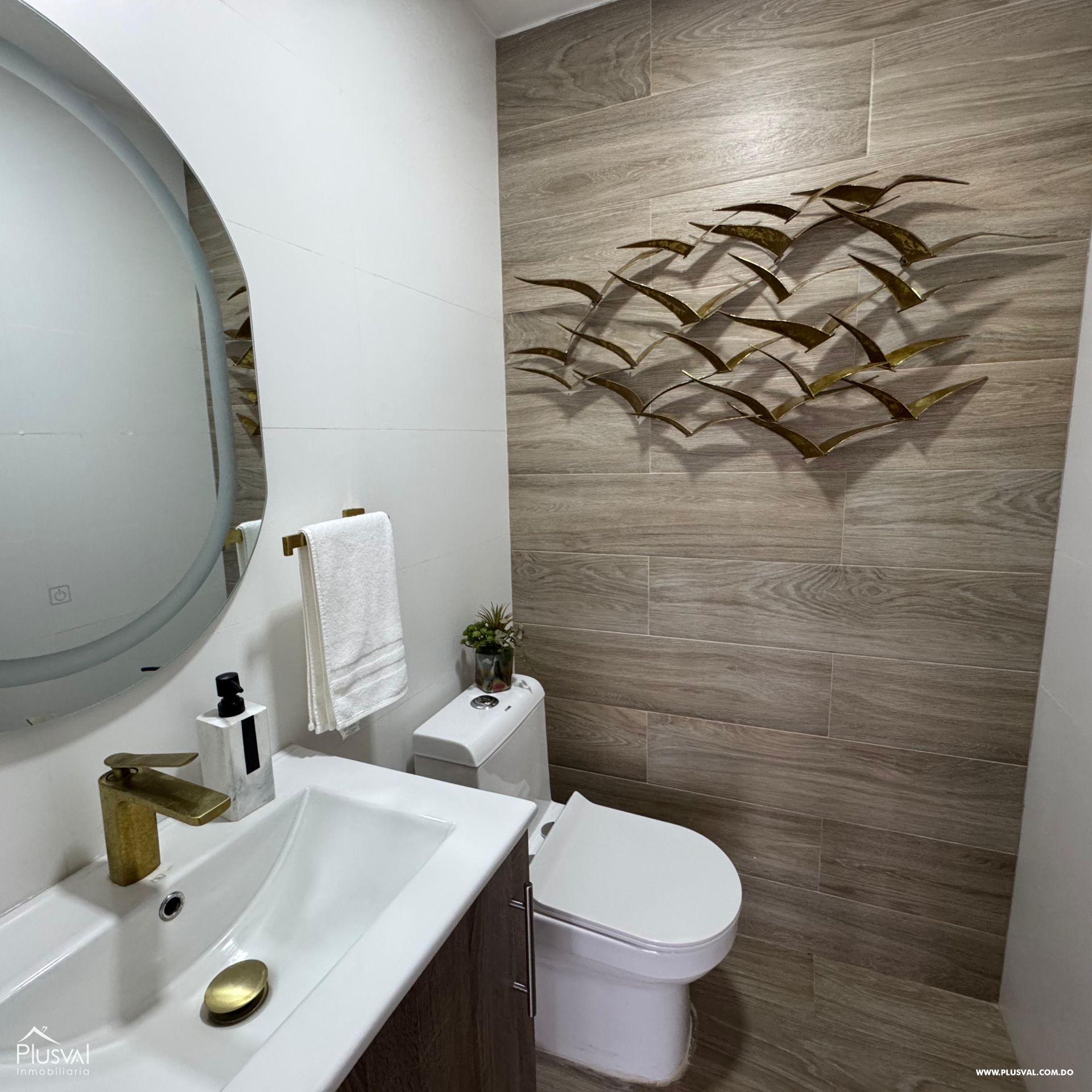 Apartamento amueblado ubicado en una torre moderna en el corazón de la ciudad, La Esmeralda. 463318