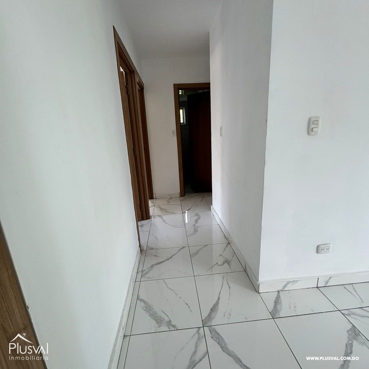 Excepcional Apartamento en exclusivo sector y privado con la privacidad y un encantador patio en el Segundo nivel, Estilo terraza en Santiago 340713