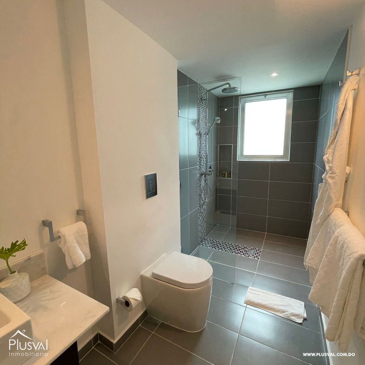Exclusivo Penthouse de 2 niveles en Proyecto Cerrado Frente al Mar. 230401