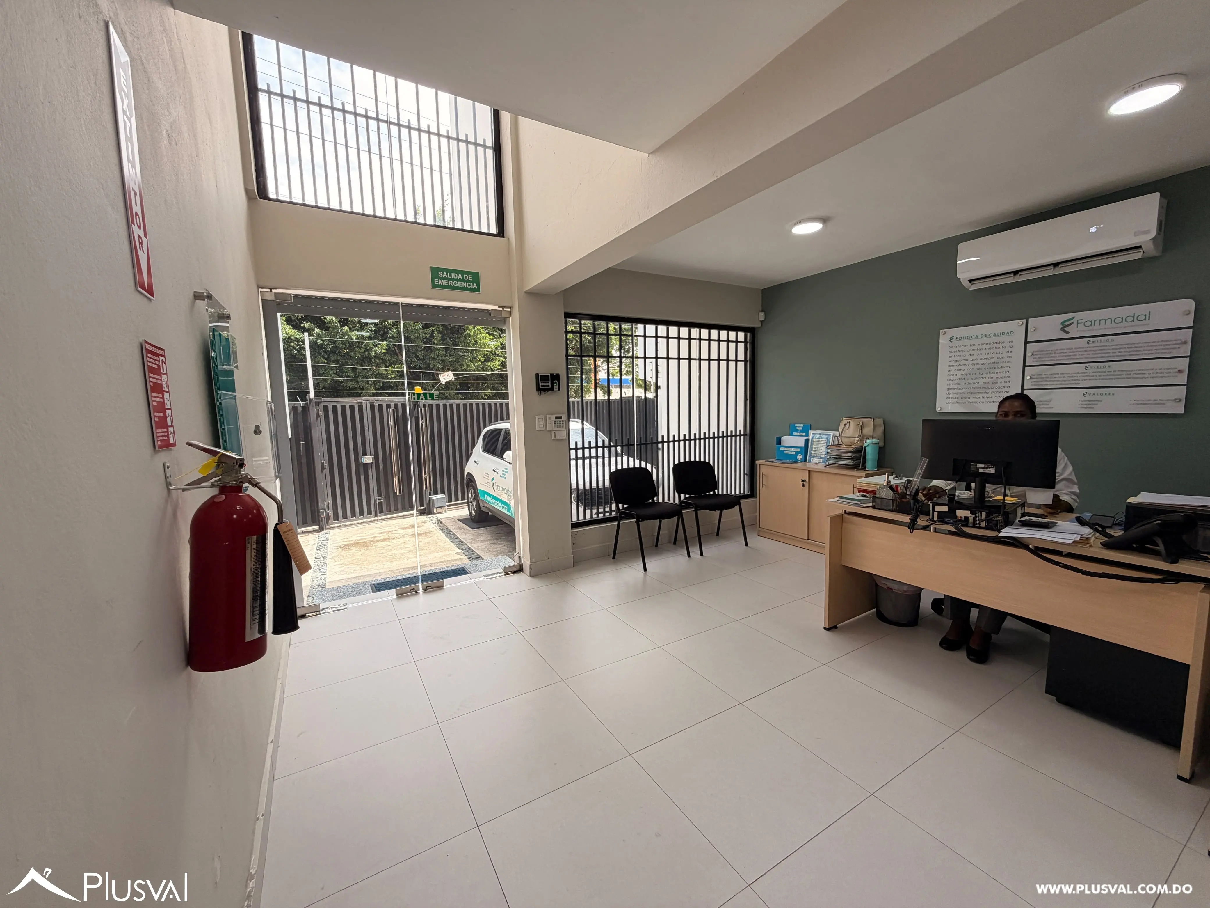 Amplio Local Comercial de 3 Niveles en Alquiler en Santiago 523453