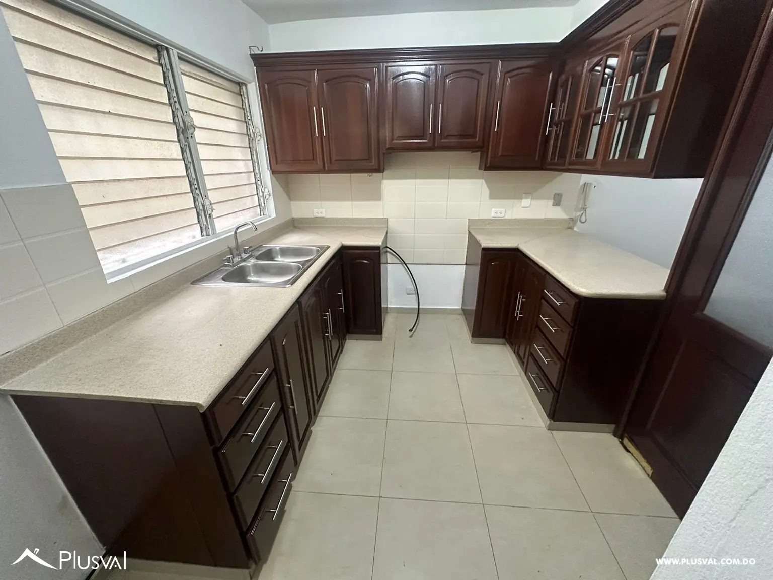 Venta de apartamento en primer nivel en Gazcue 502050