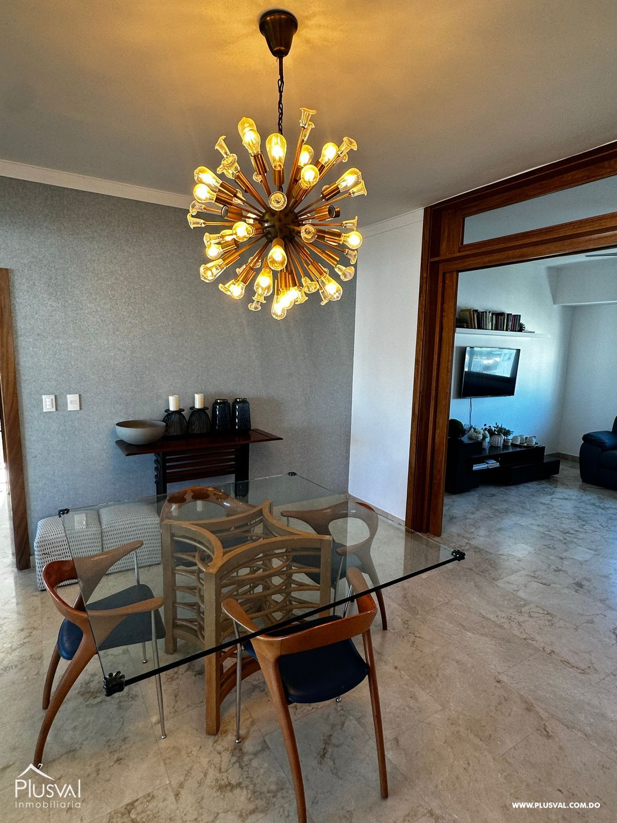 Residencia de lujo en Evaristo Morales. Amplio, privado y estratégicamente ubicado. 319252