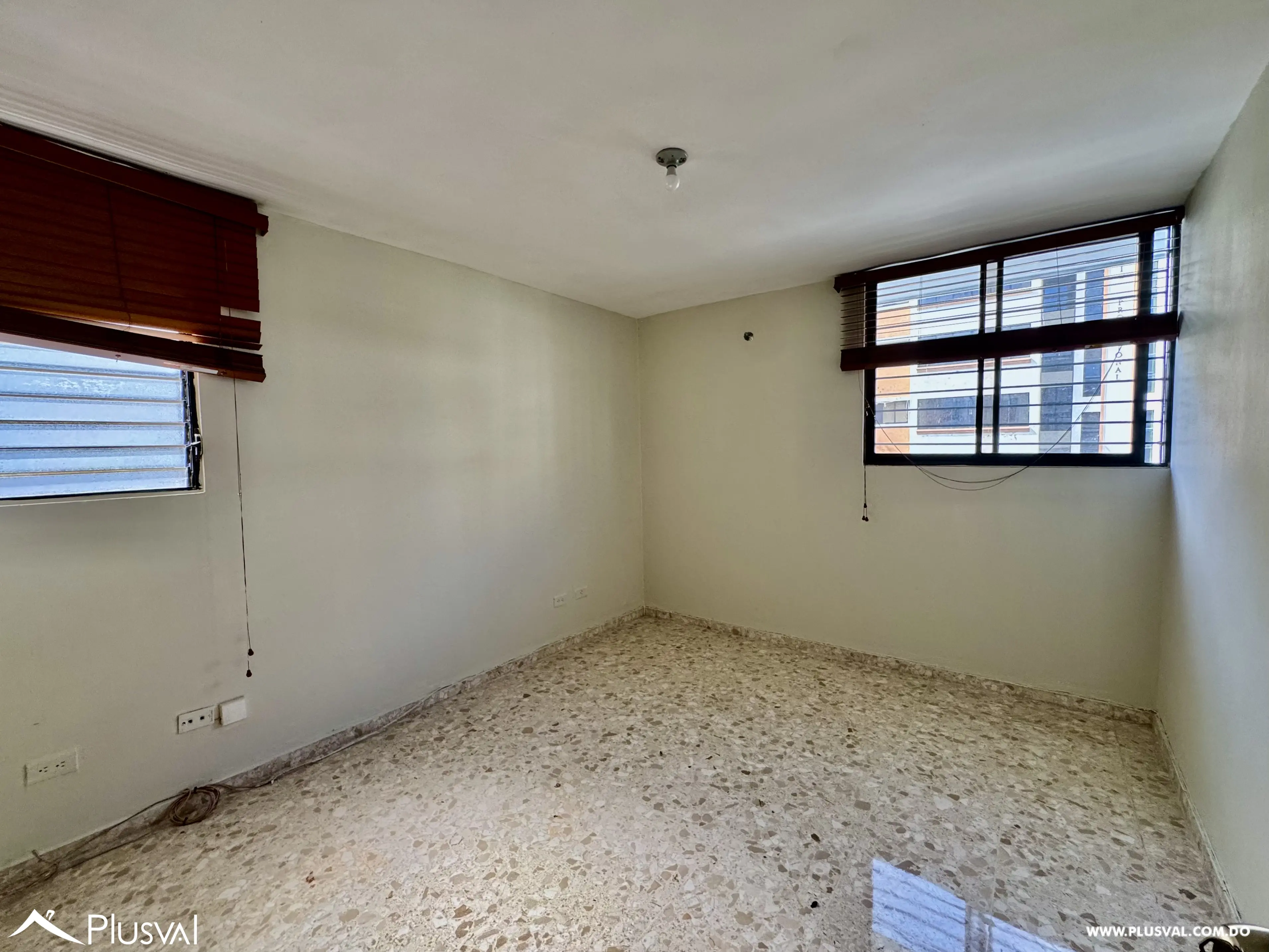 Alquilo Amplio Apto Clásico en Naco 494278