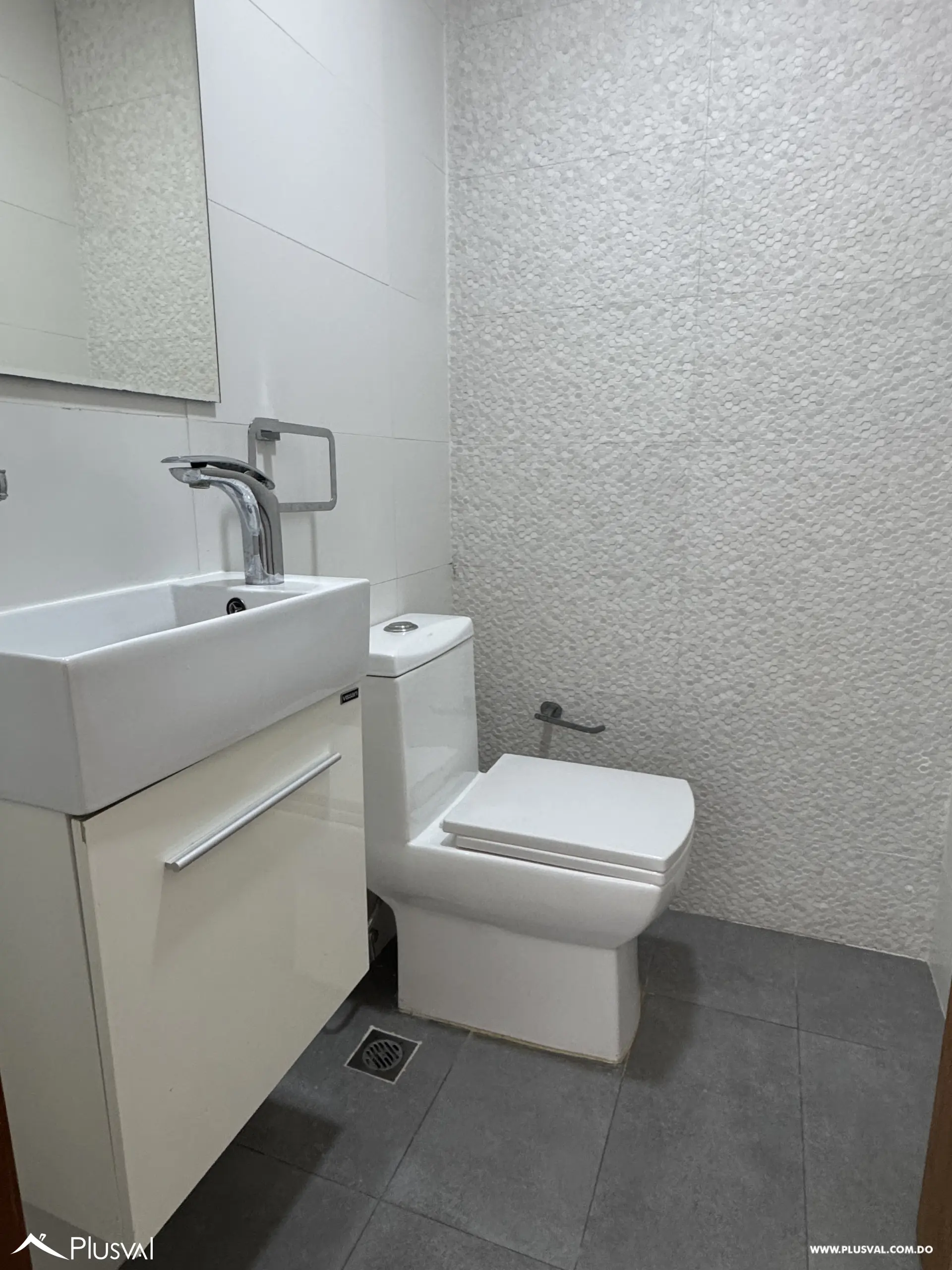 Alquiler apartamento de 3 habitaciones en Evaristo Morales. 518469