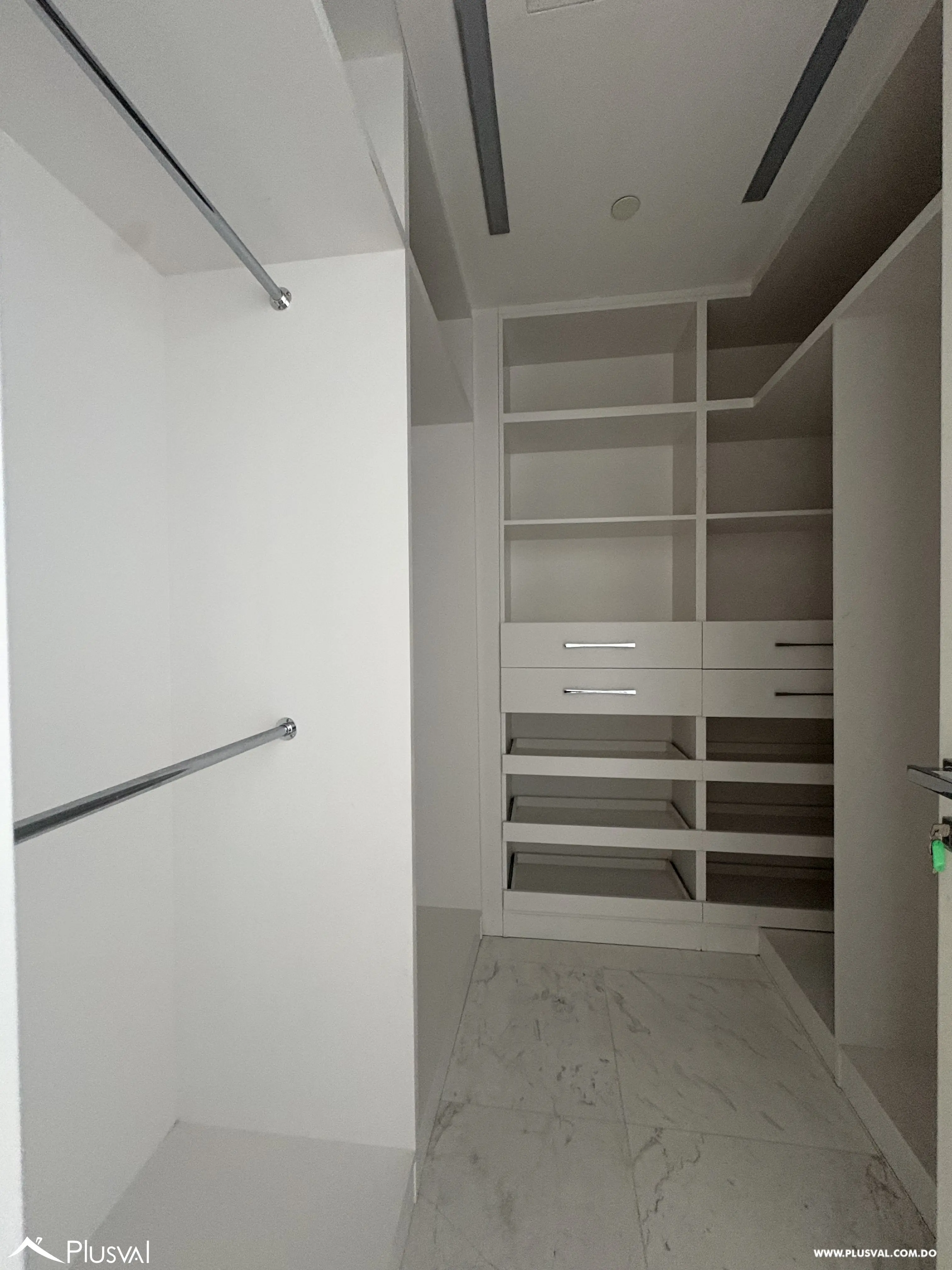 Lujoso apartamento en venta en plena Anacaona en piso alto 482007