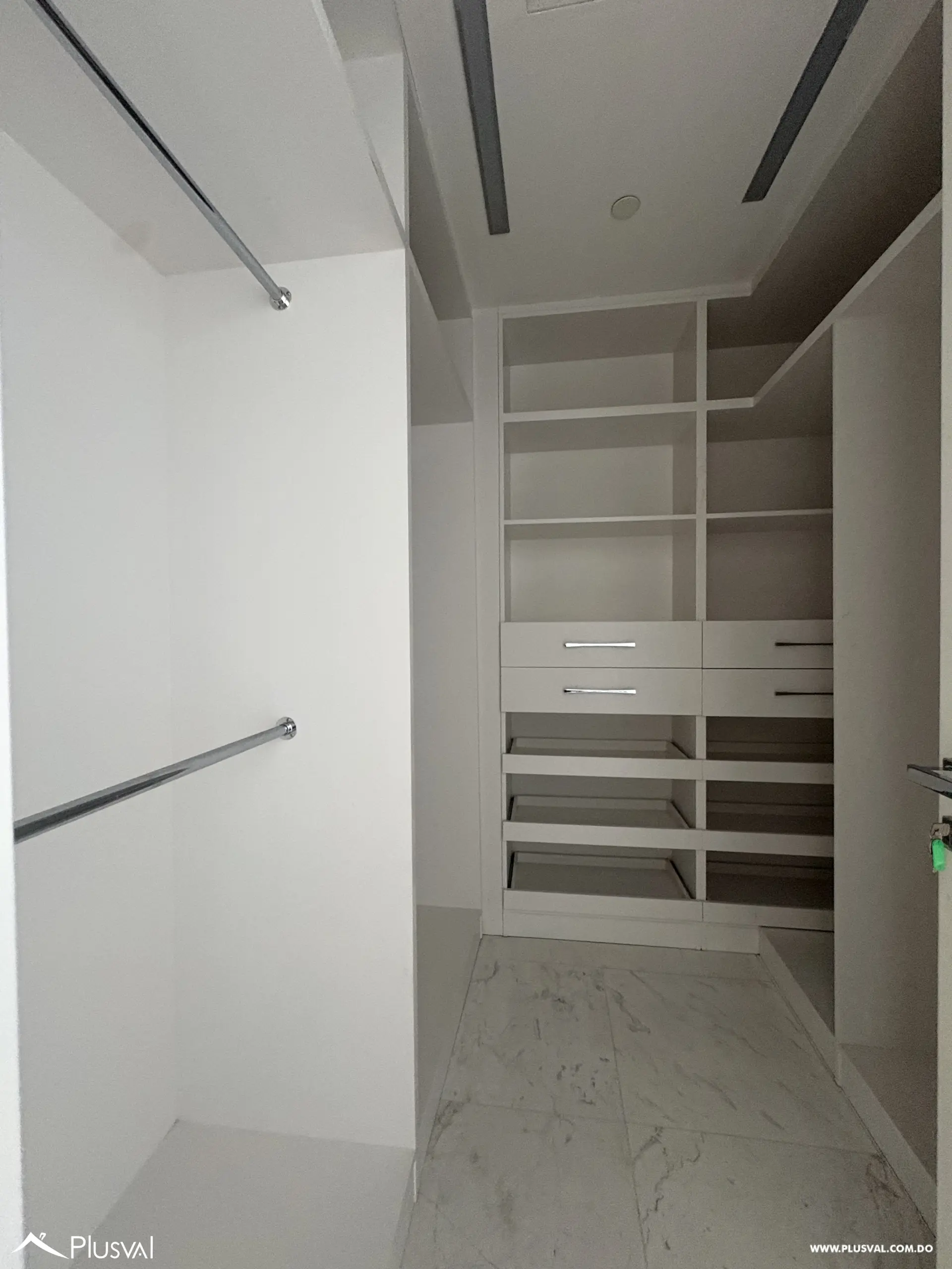 Lujoso apartamento en venta en plena Anacaona en piso alto 482007