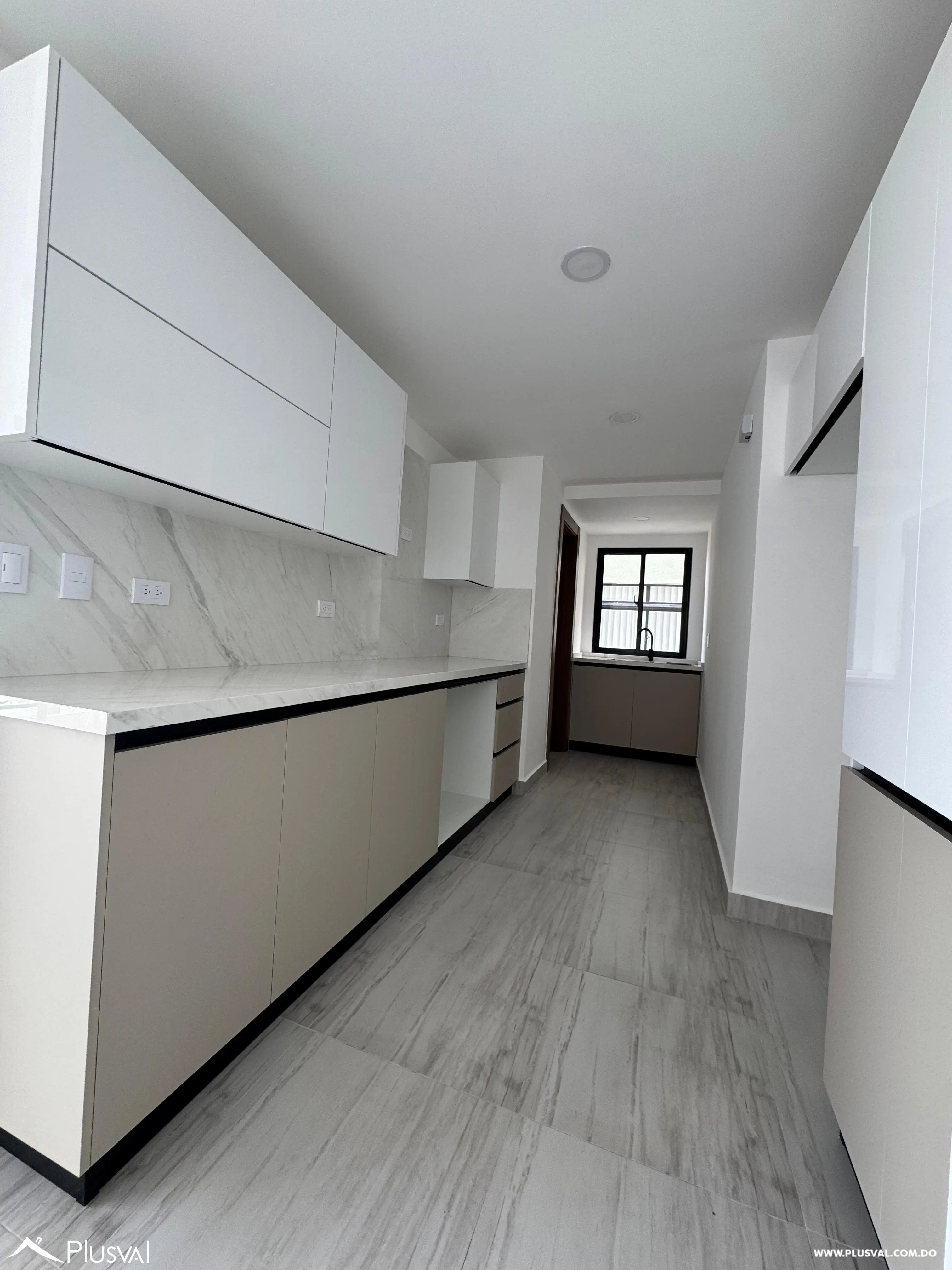 Alquiler de excelente apartamento en Evaristo Morales 466639