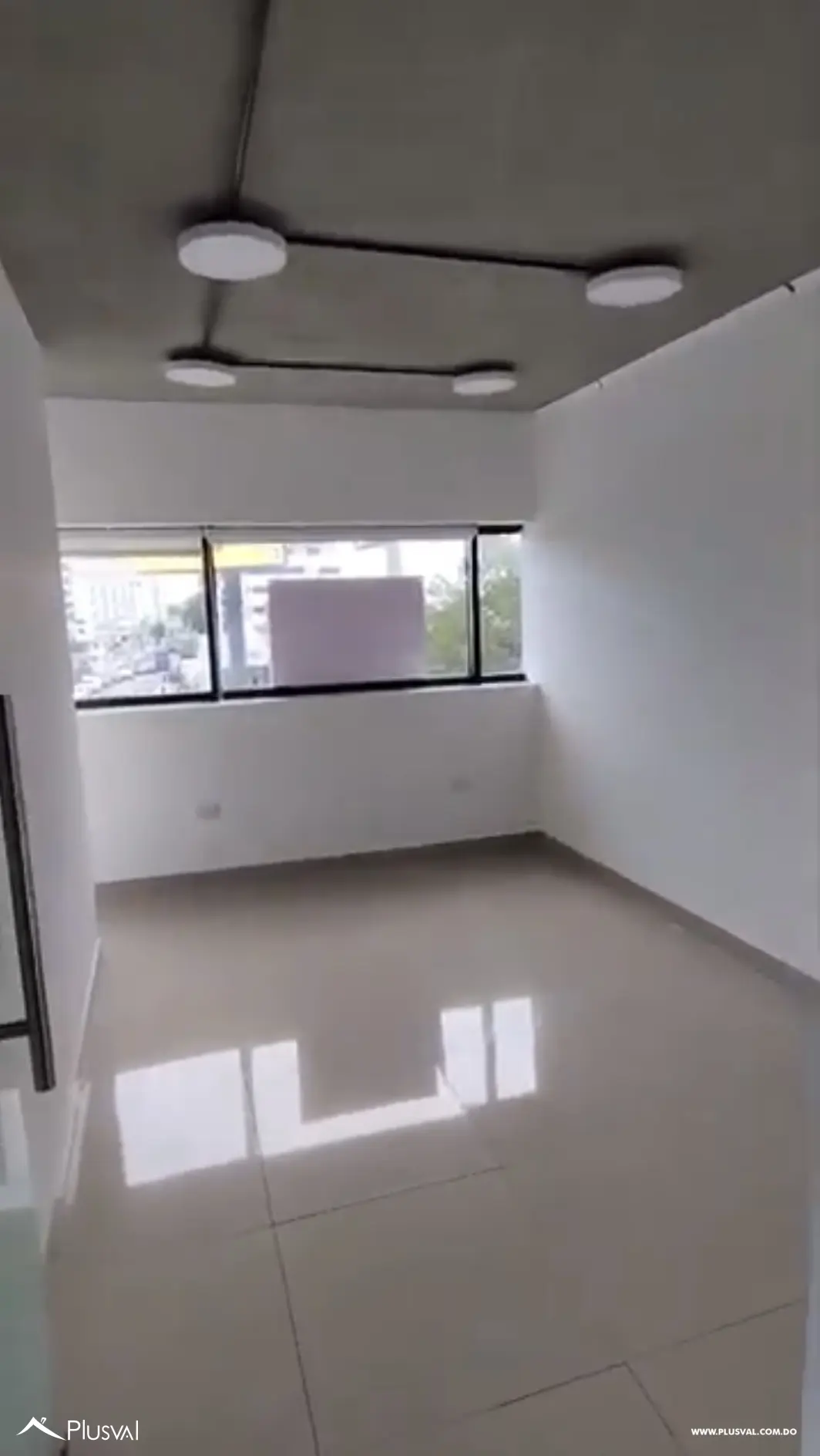 Local en alquiler 2do nivel en plaza muy bien ubicada en Ens Paraiso 515413