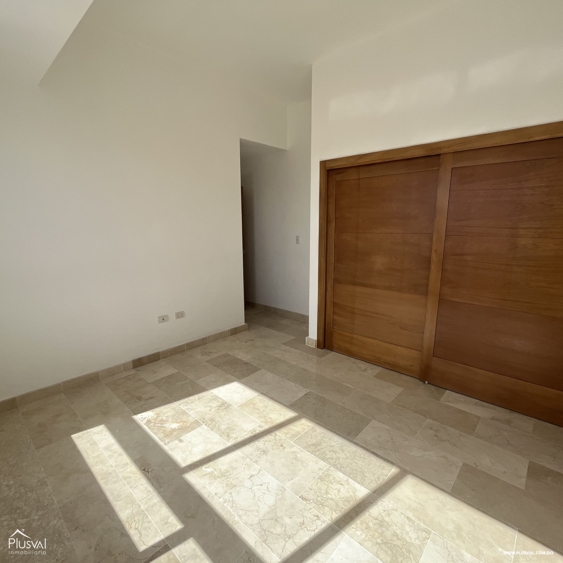 Venta de apartamento de 3 habitaciones en el sector de Evaristo Morales 293893