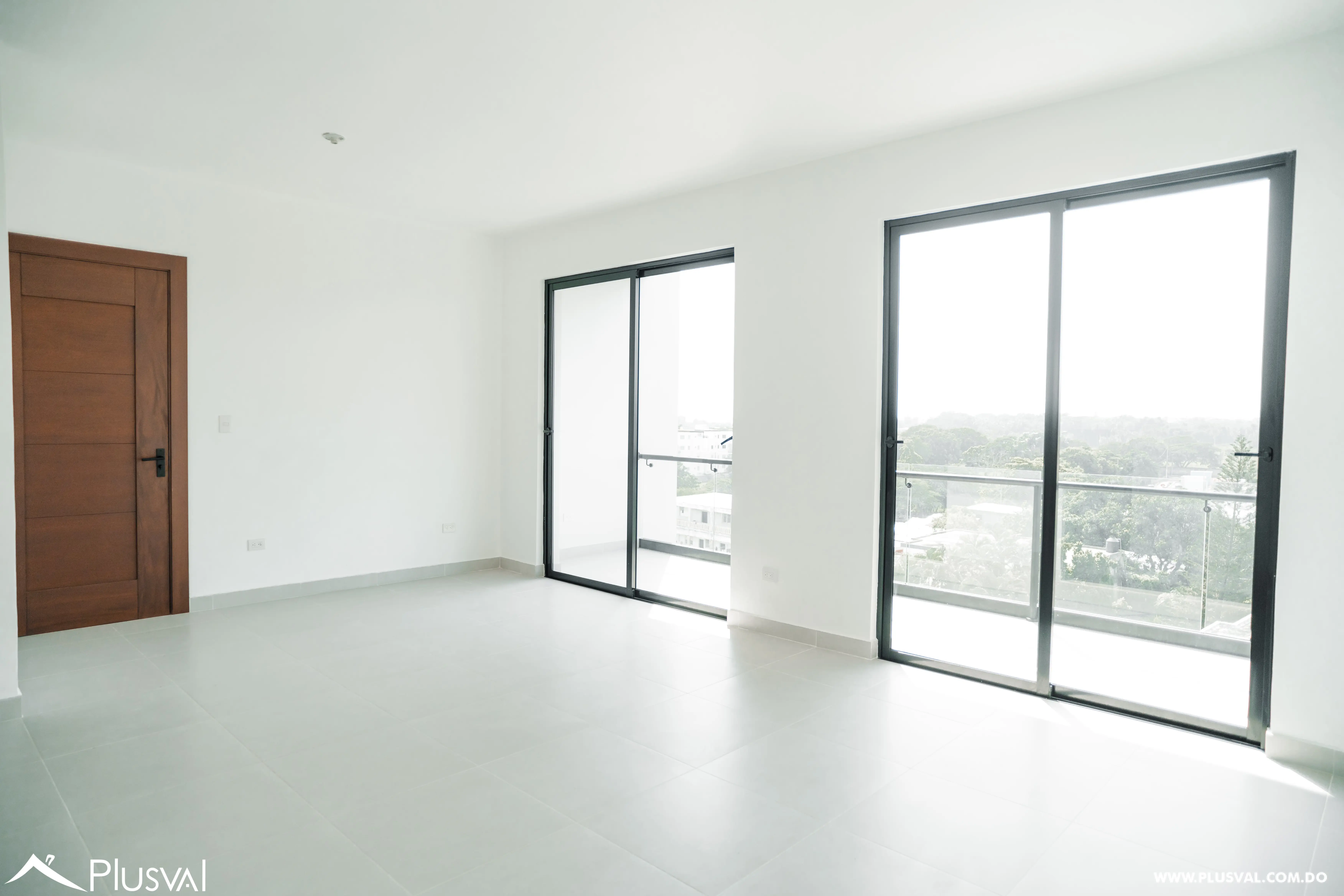 Moderno Apartamento de Tres Habitaciones en Alquiler 492347