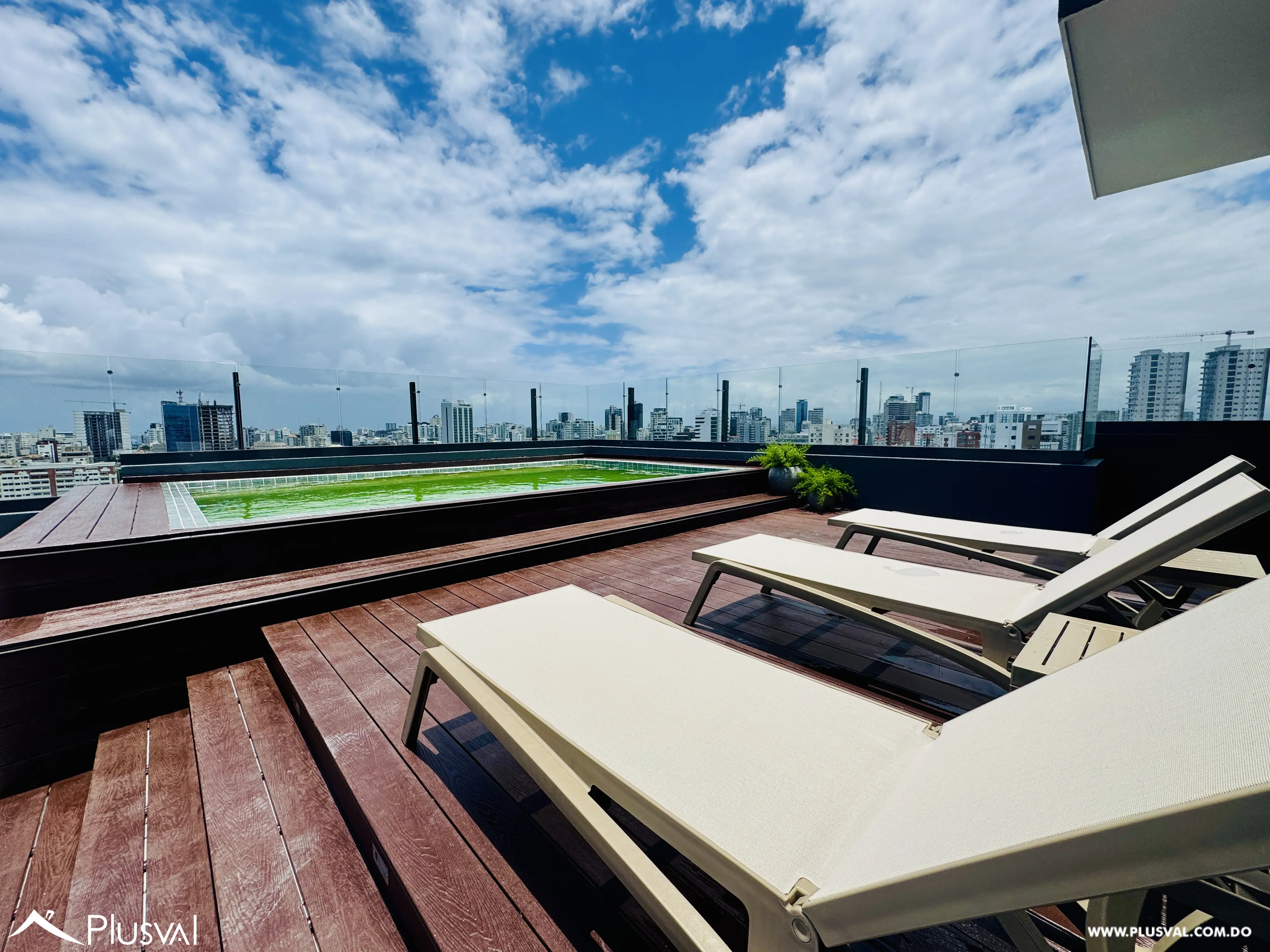 Apartamento de alquiler en exclusivo sector de Naco con vista despejada. 505199