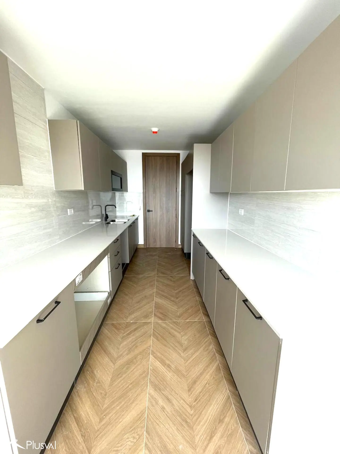 Apartamento en Alquiler en Piantini de 3 Habitaciones + Estudio y 232 m² de Amplios Espacios 452794