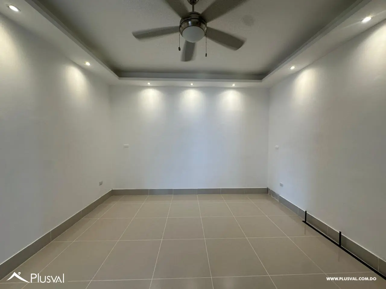Alquiler de apartamento de 3 habitaciones en Evaristo Morales 470014