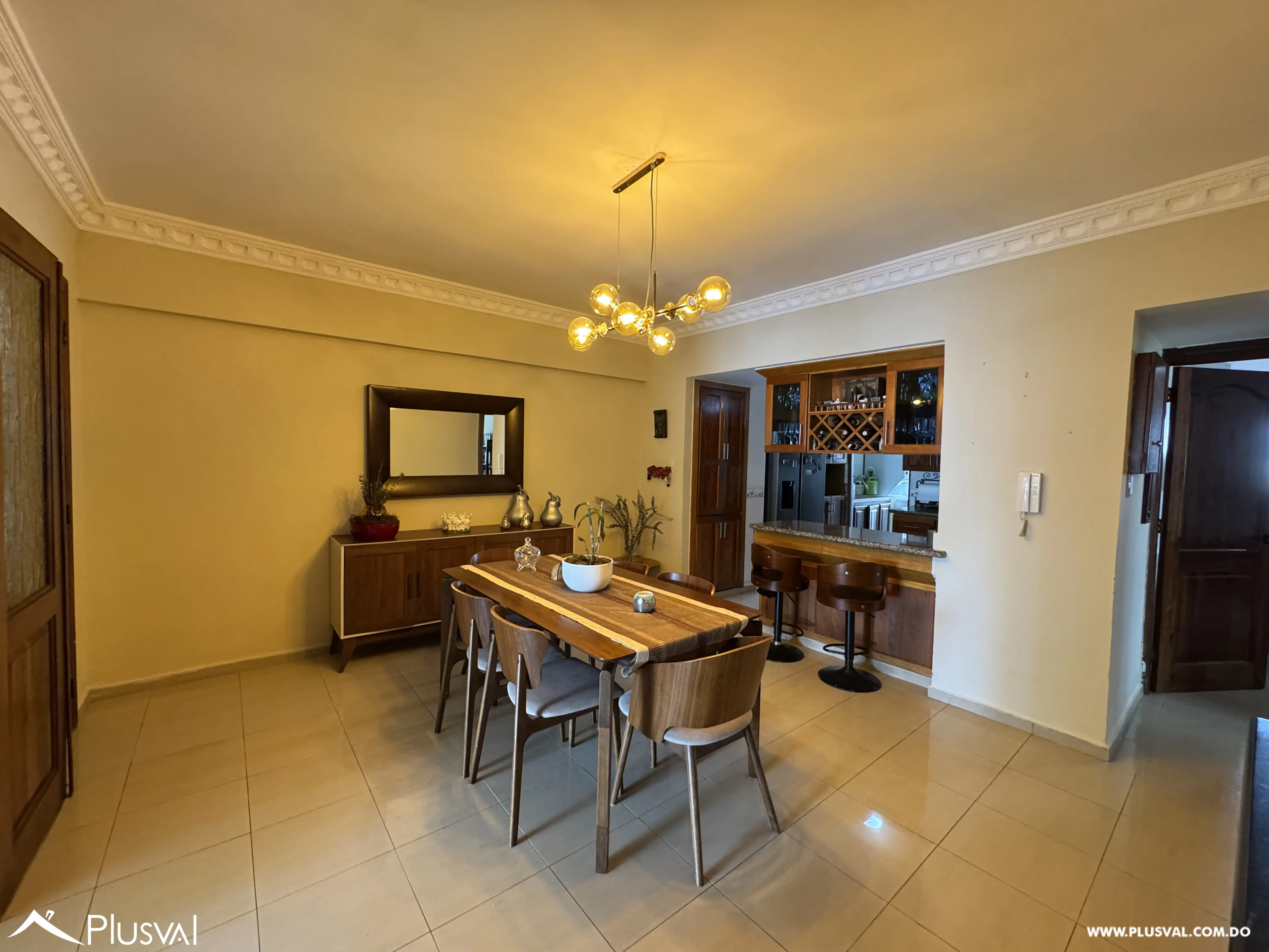 Apartamento en venta en Evaristo Morales | 3 habitaciones con baño, 2 parqueos, piso alto 498297