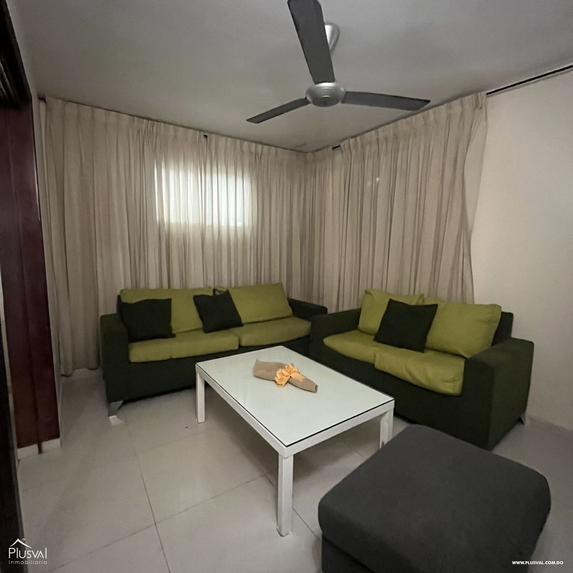 Casa en venta en calle comercial con espacios bien amplios 390882