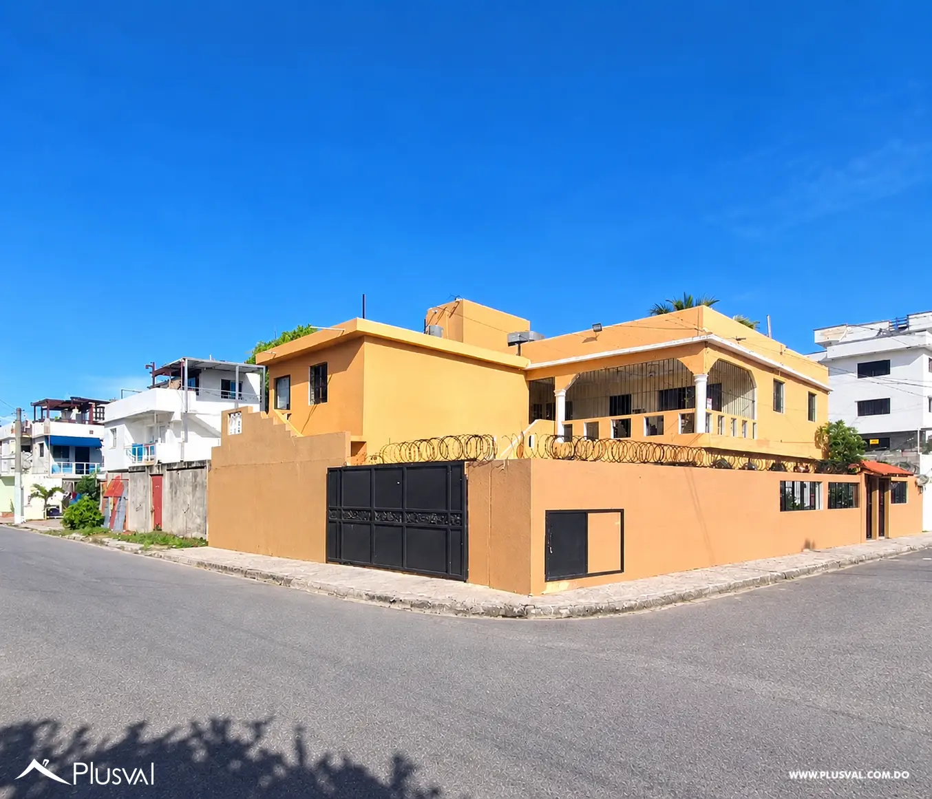 CASA GRANDE EN VENTA  EN EL CENTRO DE BOCA CHICA, IDEAL PARA INVERSION O VIVIR 529869