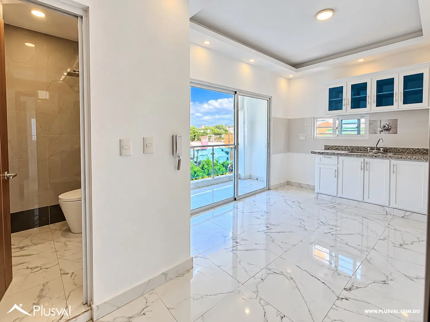 Edificio de Tres Niveles y Diez Apartamentos  de 225.26 MT2 530145