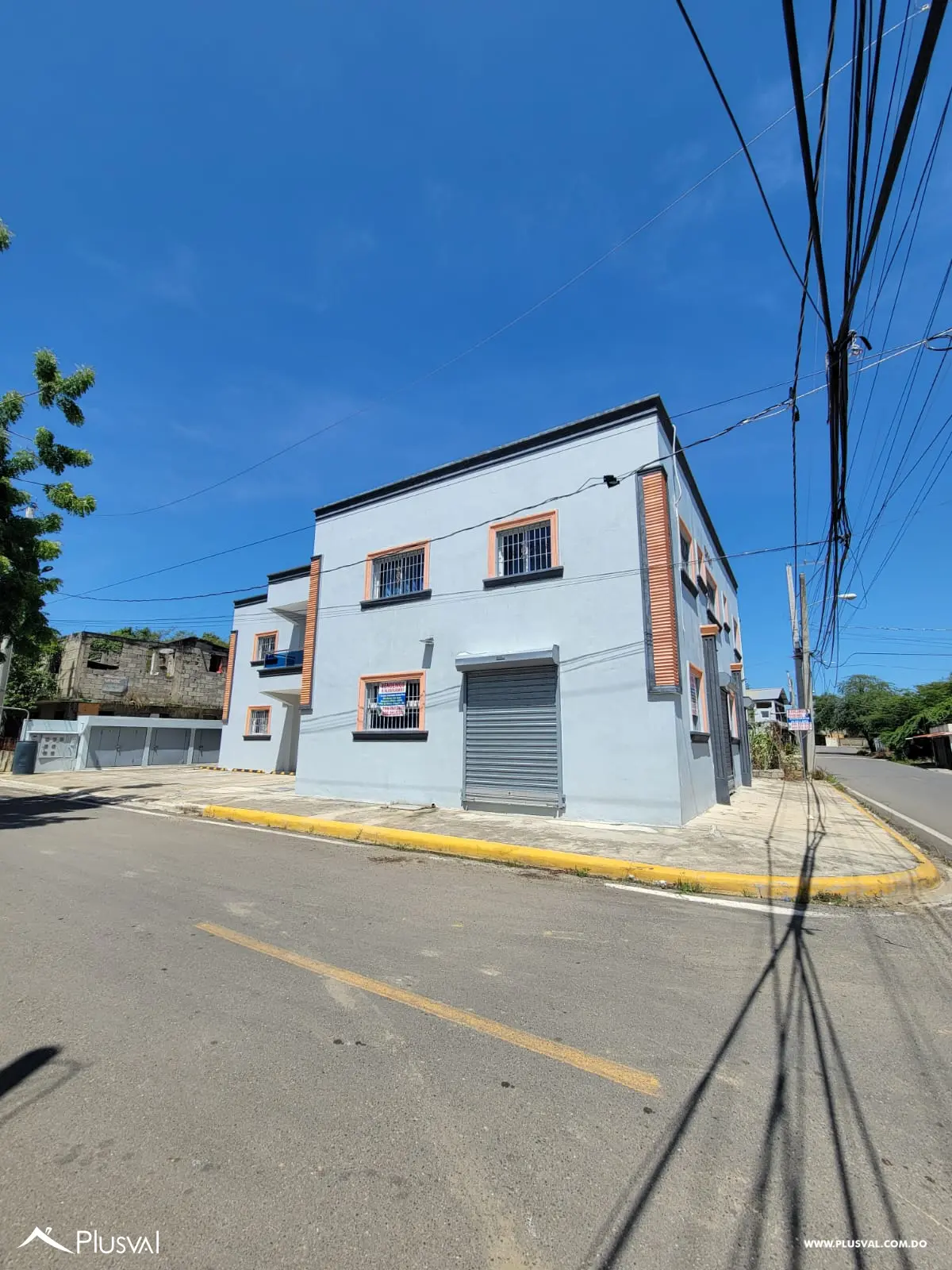 Edificio Residencial con dos Locales Comerciales En Venta 463172