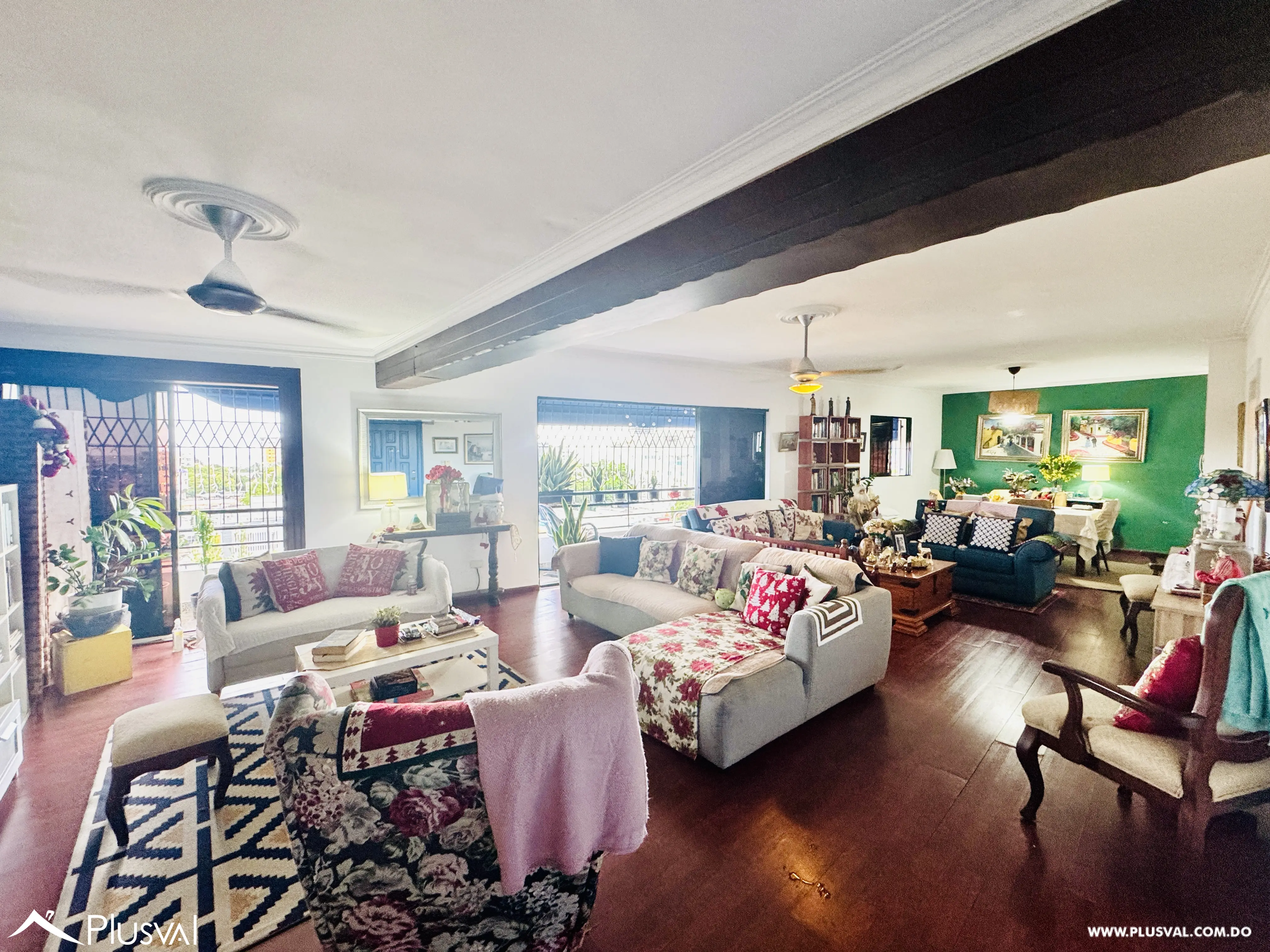 Amplio apartamento clásico en venta en tranquila calle de Gazcue 470419